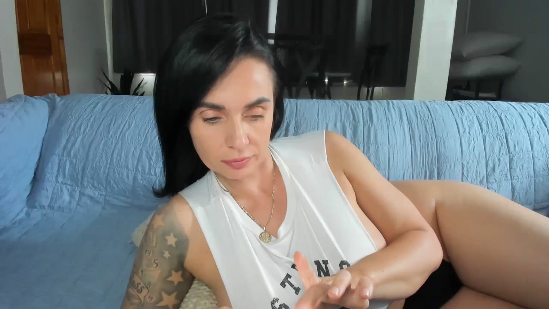Gallery image thumbnail from Saandruskaa's myfreecams stream on, 04/19/2025, 18:04 image 14 of 20