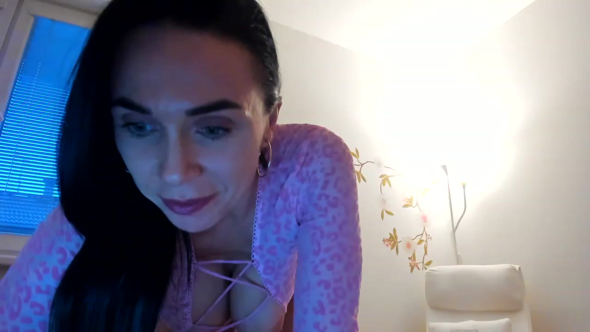 Gallery image thumbnail from Saandruskka's myfreecams stream on, 12/08/2022, 14:21 image 16 of 20