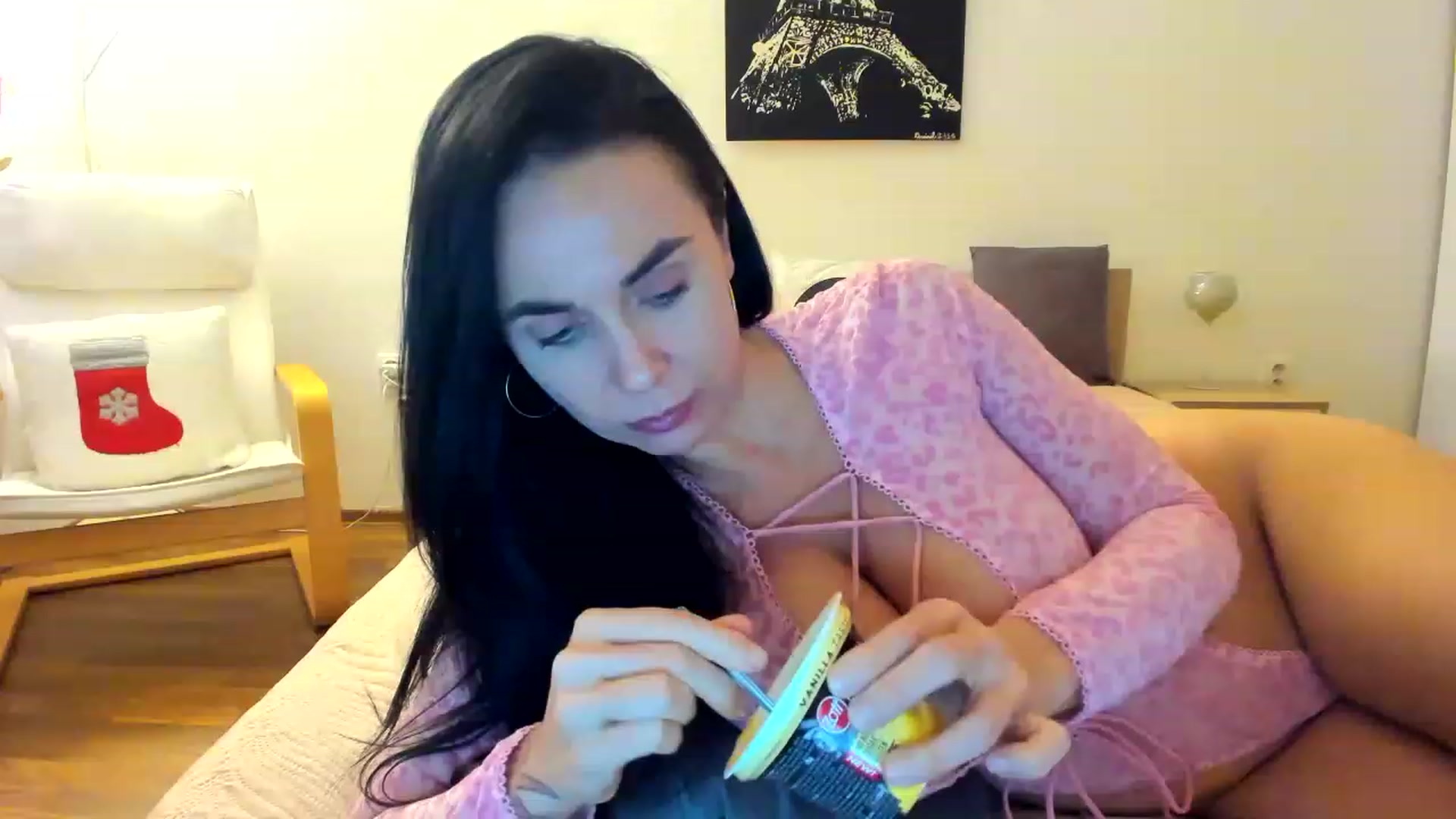 Gallery image thumbnail from Saandruskka's myfreecams stream on, 12/08/2022, 15:27 image 3 of 20