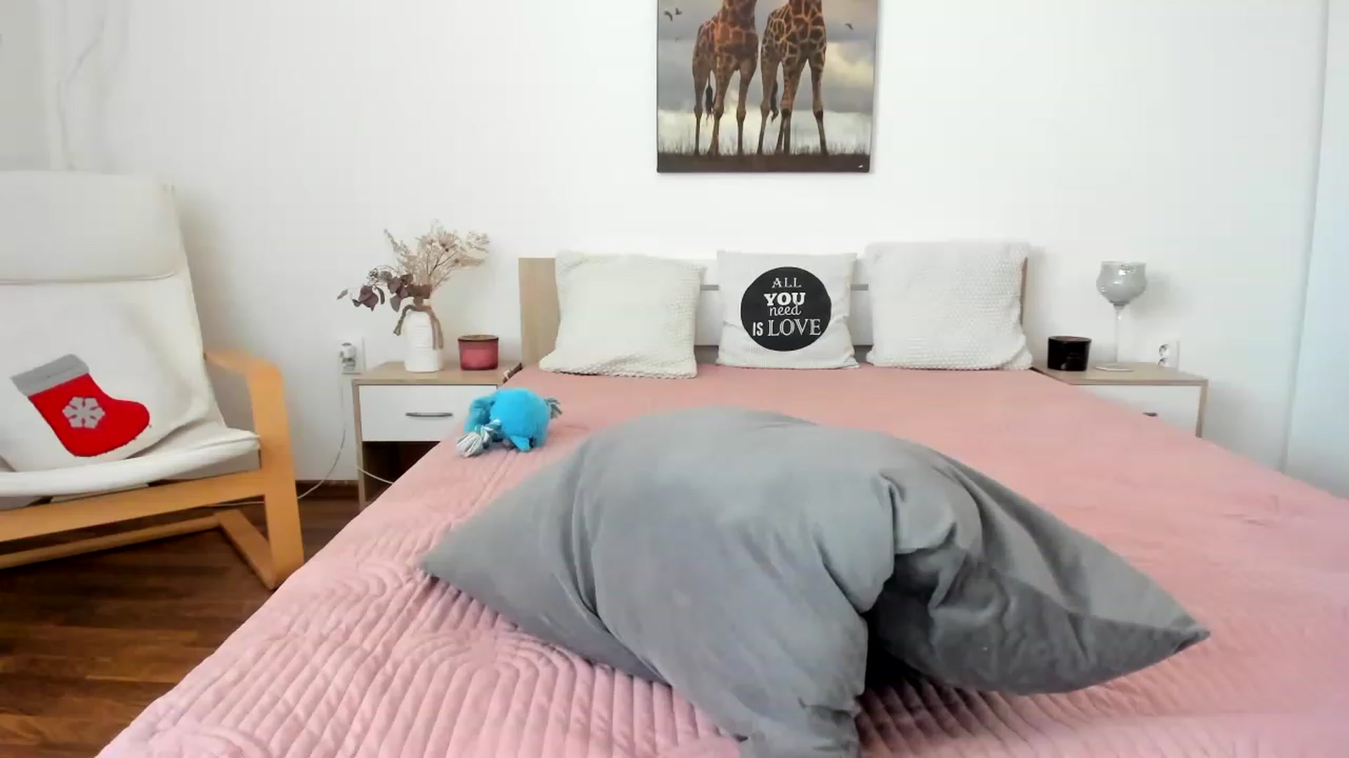 Gallery image thumbnail from Saandruskka's myfreecams stream on, 01/03/2023, 12:54 image 5 of 20