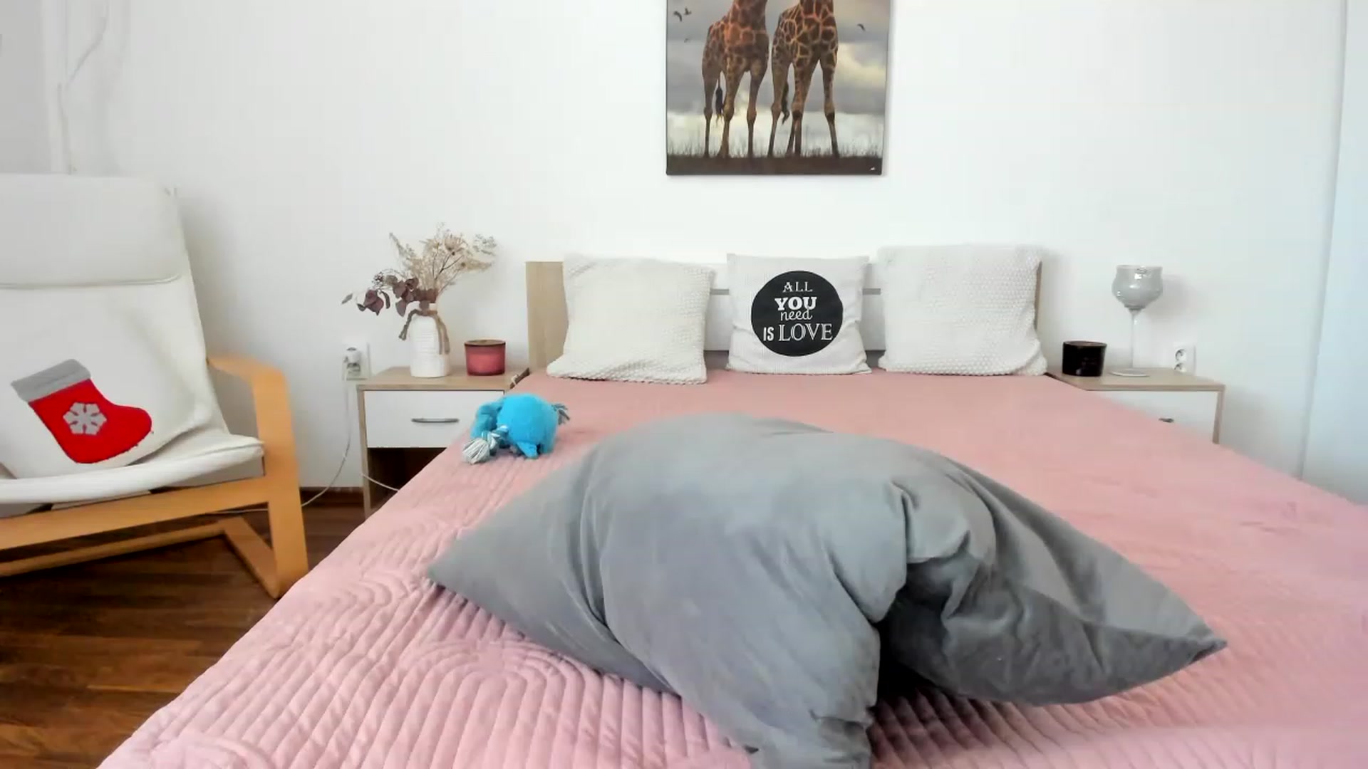 Gallery image thumbnail from Saandruskka's myfreecams stream on, 01/03/2023, 12:54 image 4 of 20