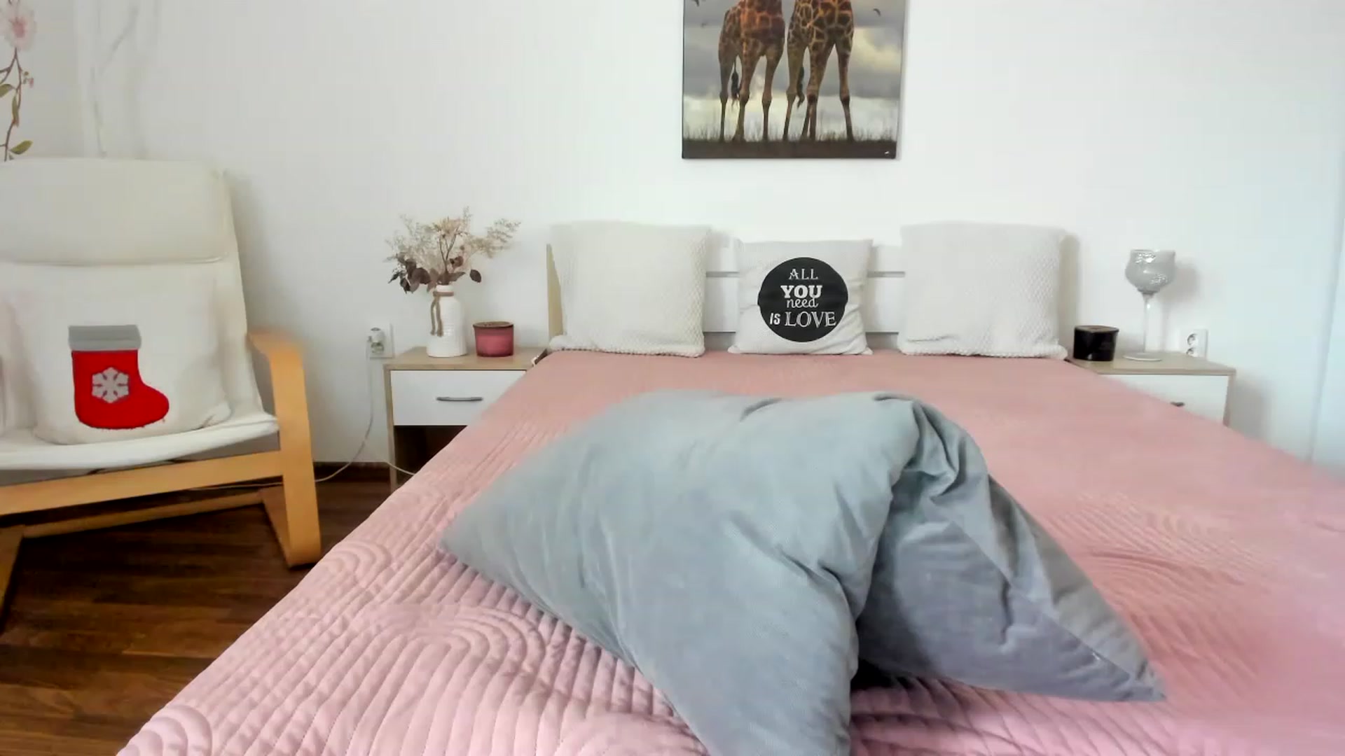 Gallery image thumbnail from Saandruskka's myfreecams stream on, 01/07/2023, 14:02 image 4 of 20
