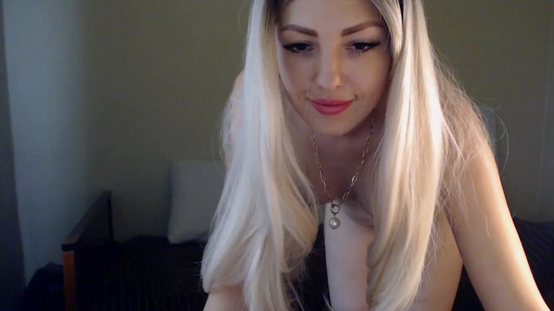 Gallery image thumbnail from Sabine8's myfreecams stream on, 07/03/2024, 11:07 image 17 of 20
