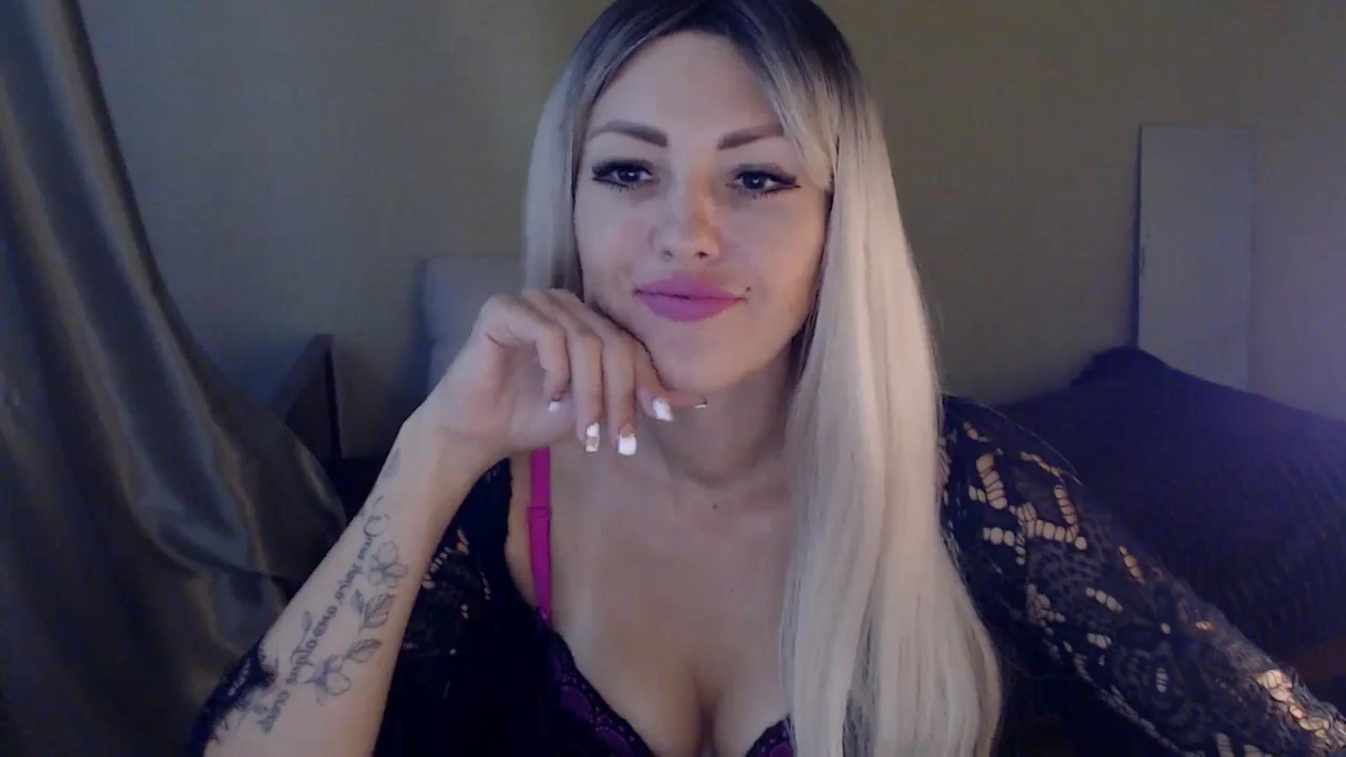Gallery image thumbnail from Sabine8's myfreecams stream on, 09/19/2024, 08:46 image 15 of 20