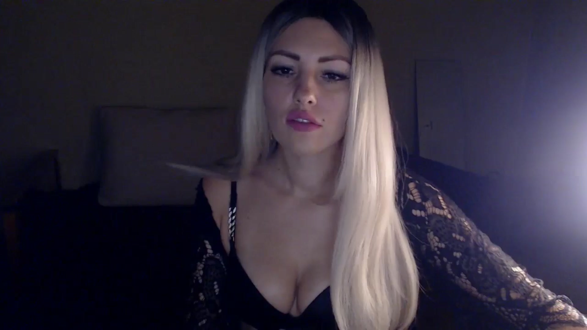 Gallery image thumbnail from Sabine8's myfreecams stream on, 12/28/2024, 13:57 image 16 of 20