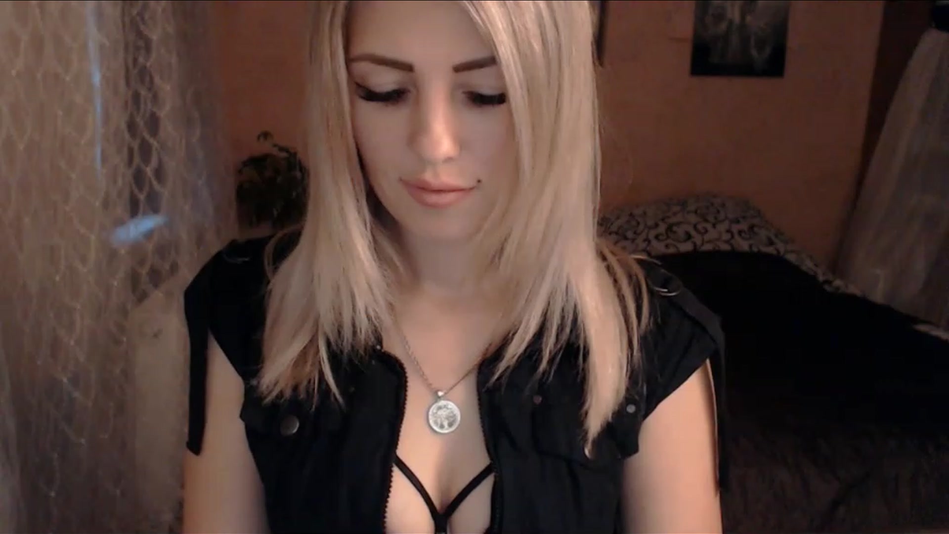 Gallery image thumbnail from SabineW's myfreecams stream on, 11/16/2022, 13:34 image 8 of 20