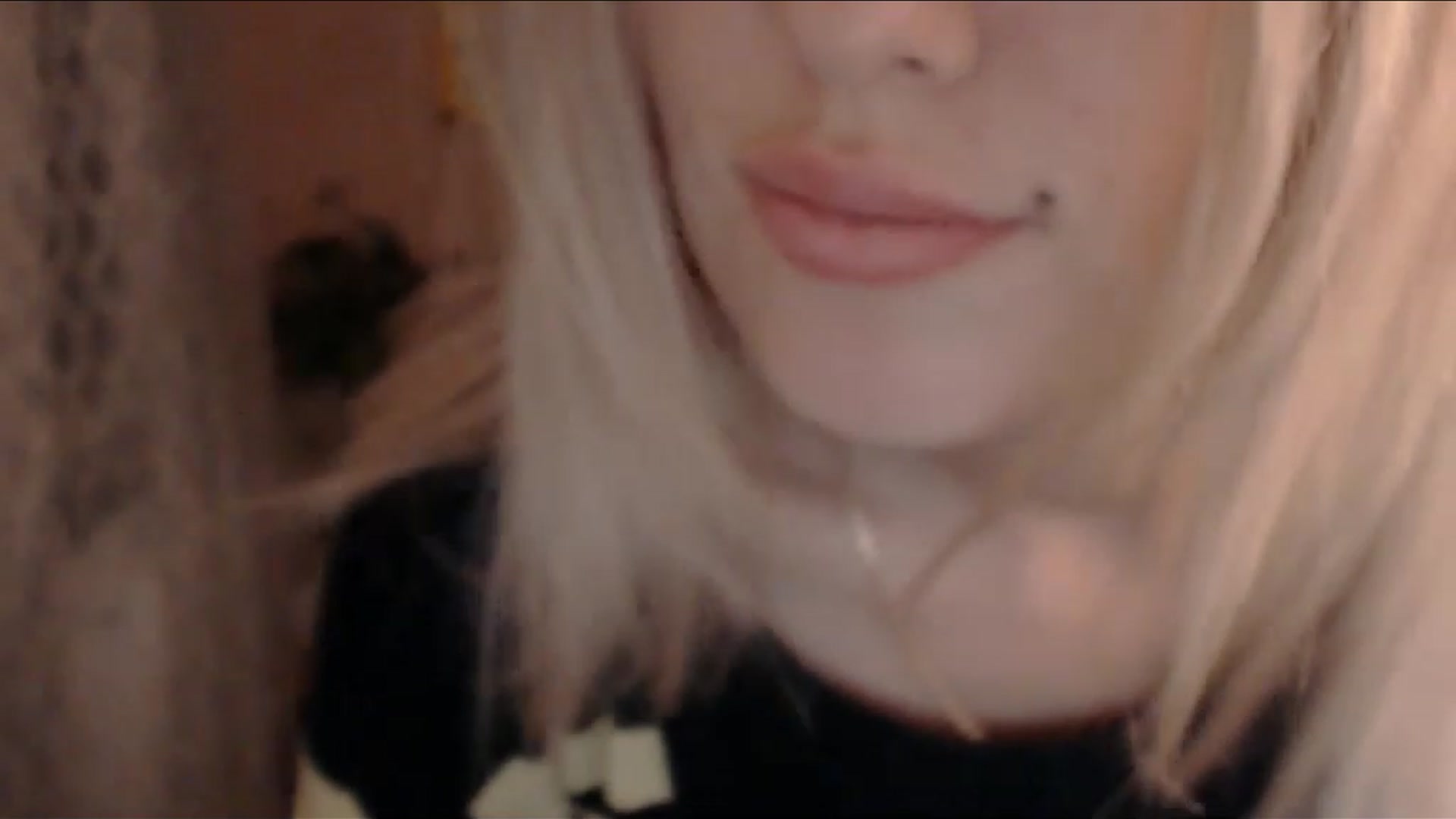 Gallery image thumbnail from SabineW's myfreecams stream on, 11/16/2022, 15:26 image 10 of 20