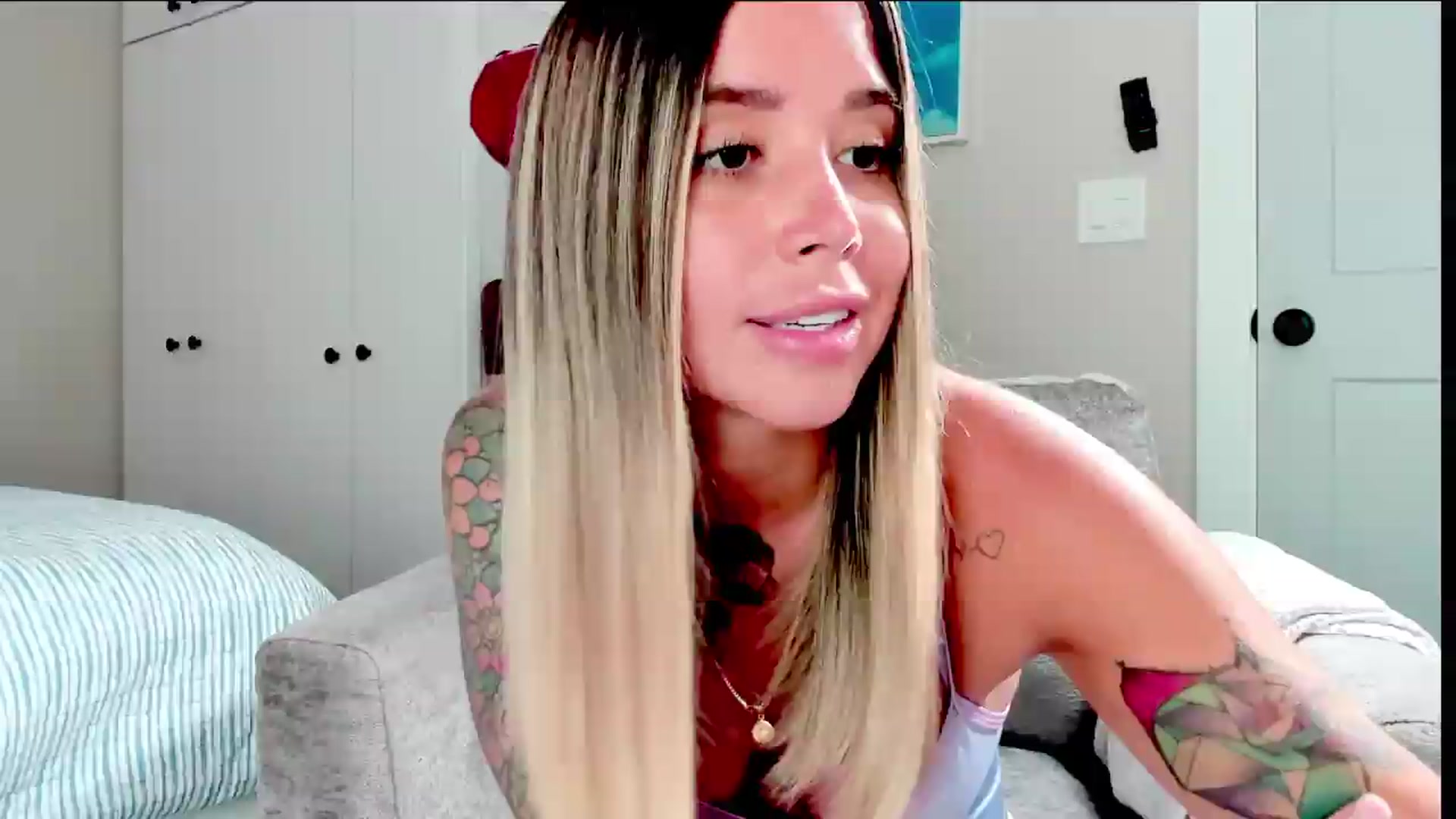 Gallery image thumbnail from SabrinaCris's myfreecams stream on, 06/09/2026, 19:22 image 2 of 20