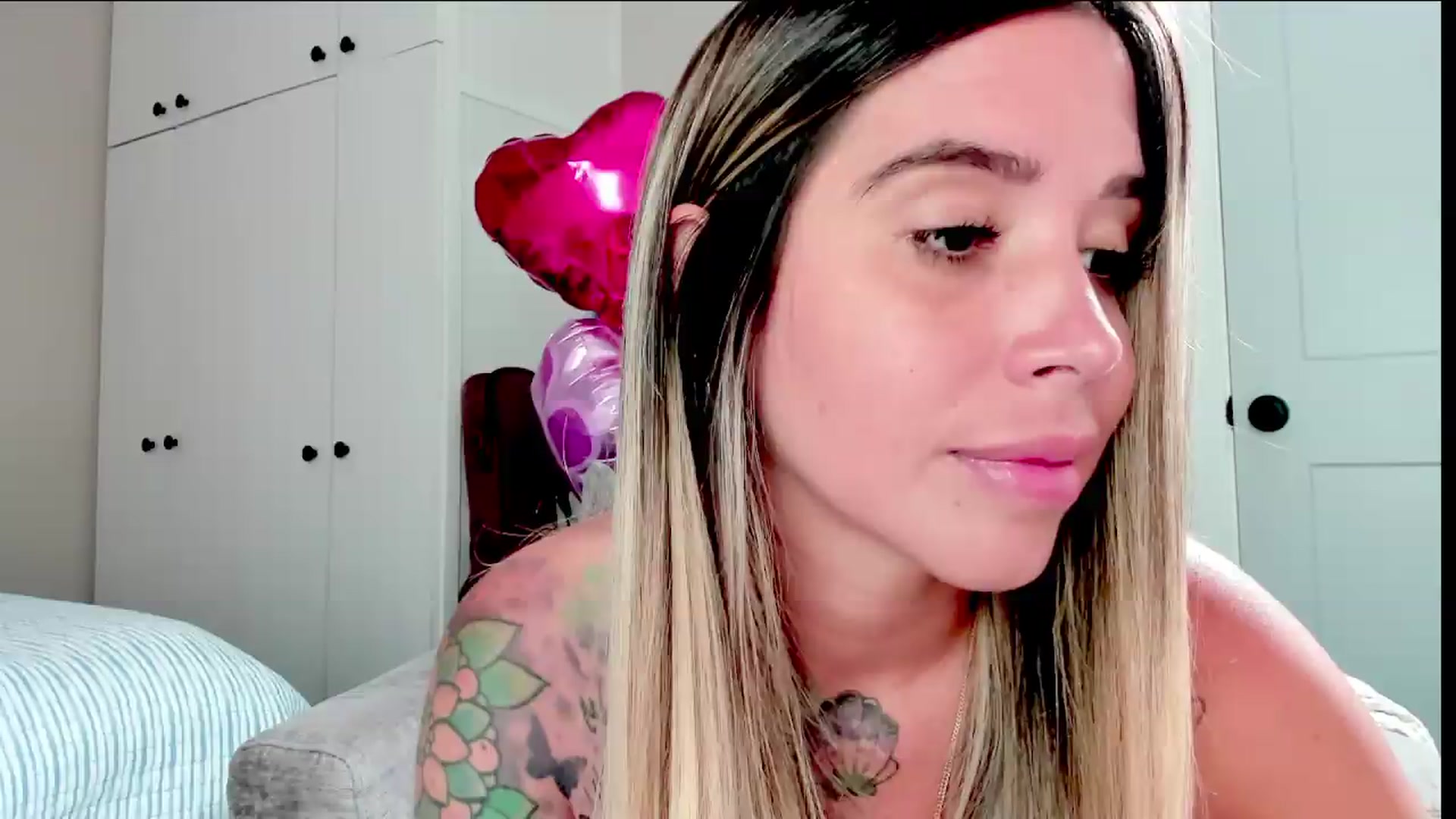 Gallery image thumbnail from SabrinaCris's myfreecams stream on, 06/09/2026, 19:22 image 6 of 20