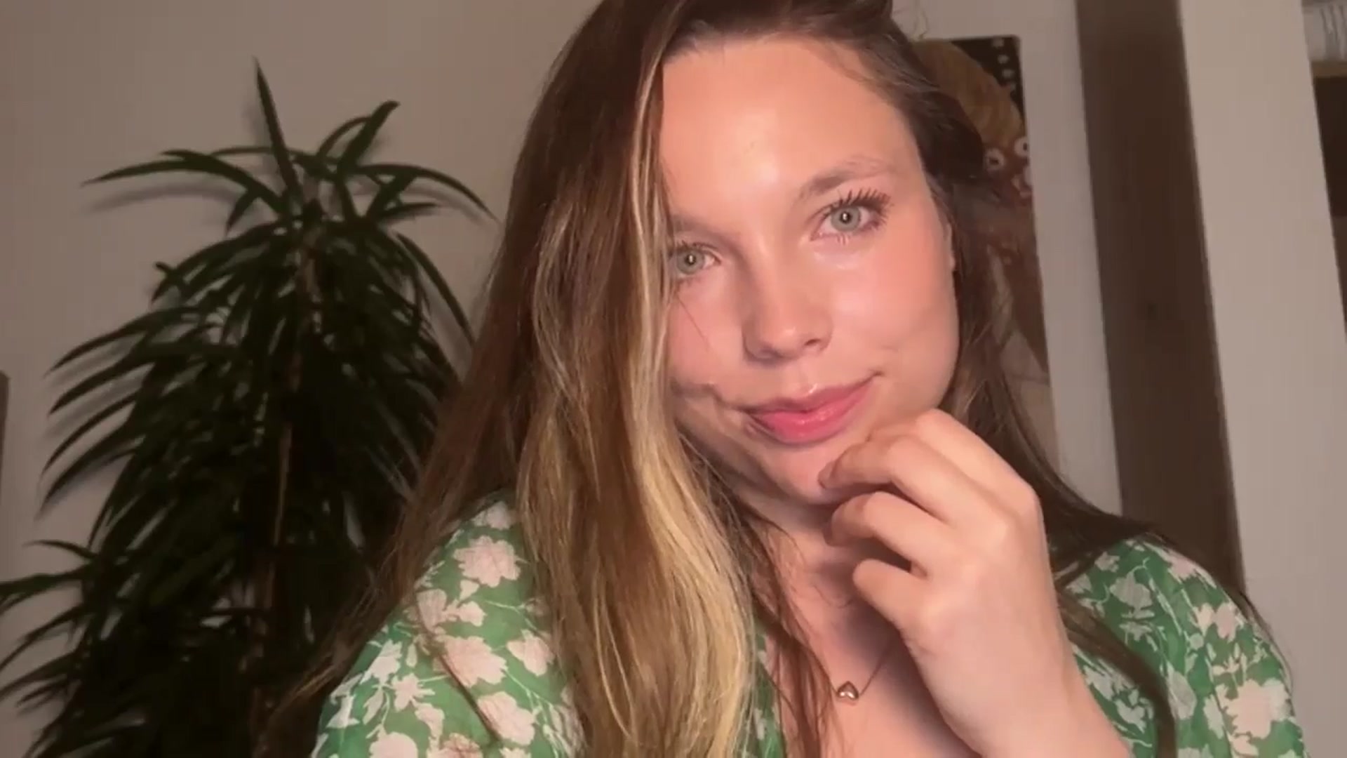 Gallery image thumbnail from SabrinaGolden's myfreecams stream on, 09/26/2024, 20:21 image 17 of 20