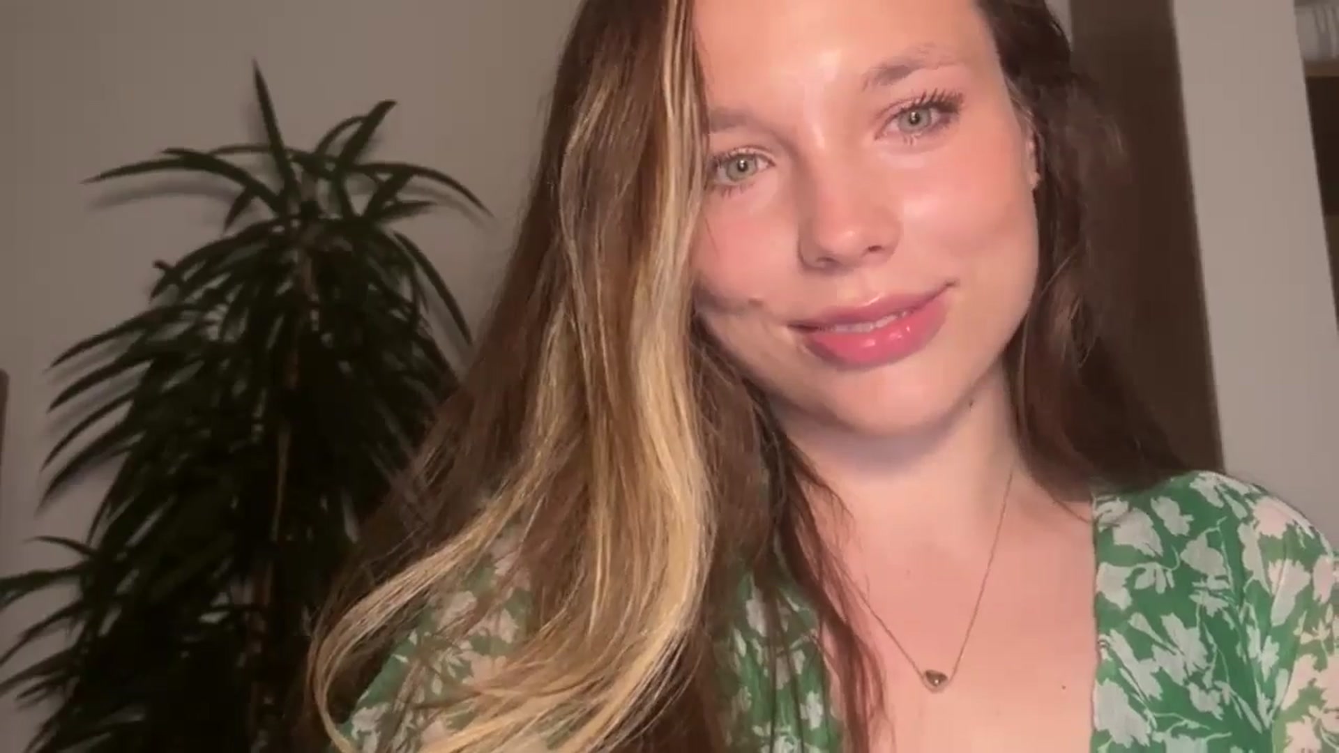 Gallery image thumbnail from SabrinaGolden's myfreecams stream on, 09/26/2024, 20:21 image 14 of 20