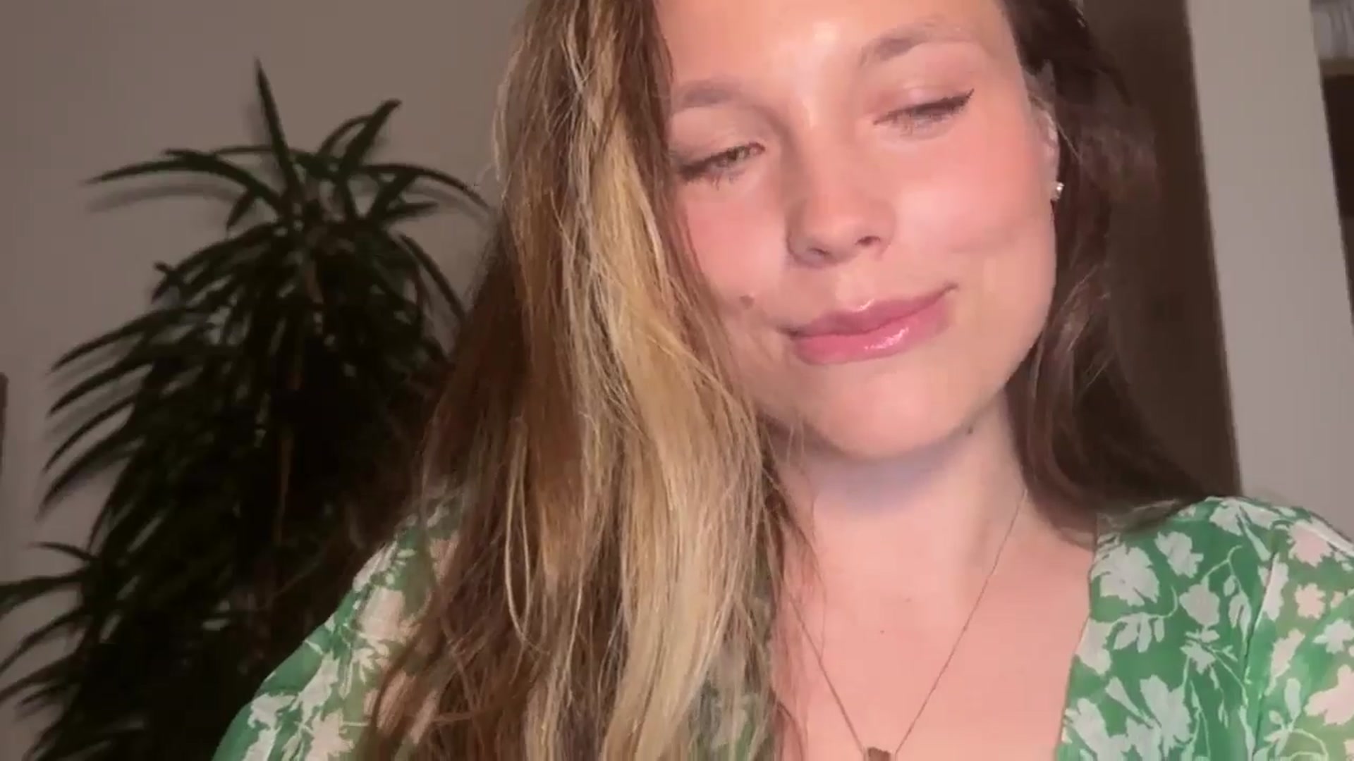 Gallery image thumbnail from SabrinaGolden's myfreecams stream on, 09/26/2024, 20:21 image 13 of 20