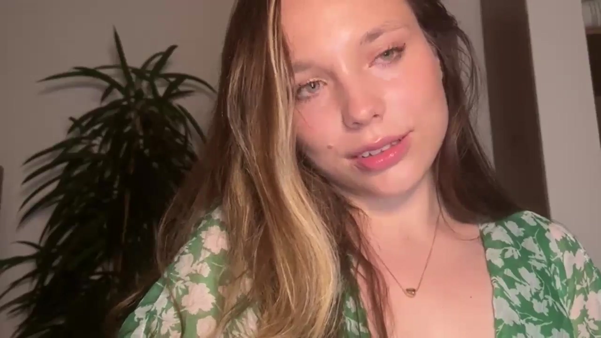 Gallery image thumbnail from SabrinaGolden's myfreecams stream on, 09/26/2024, 20:21 image 15 of 20