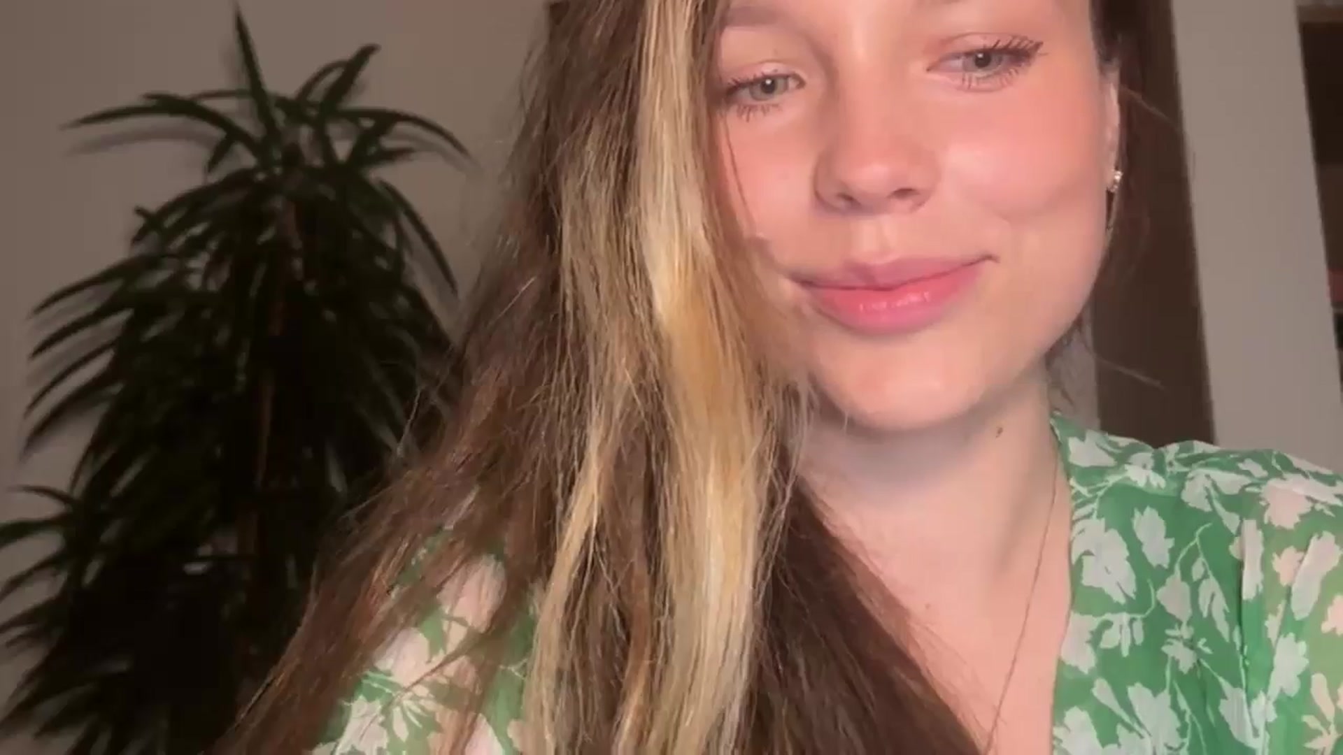 Gallery image thumbnail from SabrinaGolden's myfreecams stream on, 09/26/2024, 20:21 image 2 of 20
