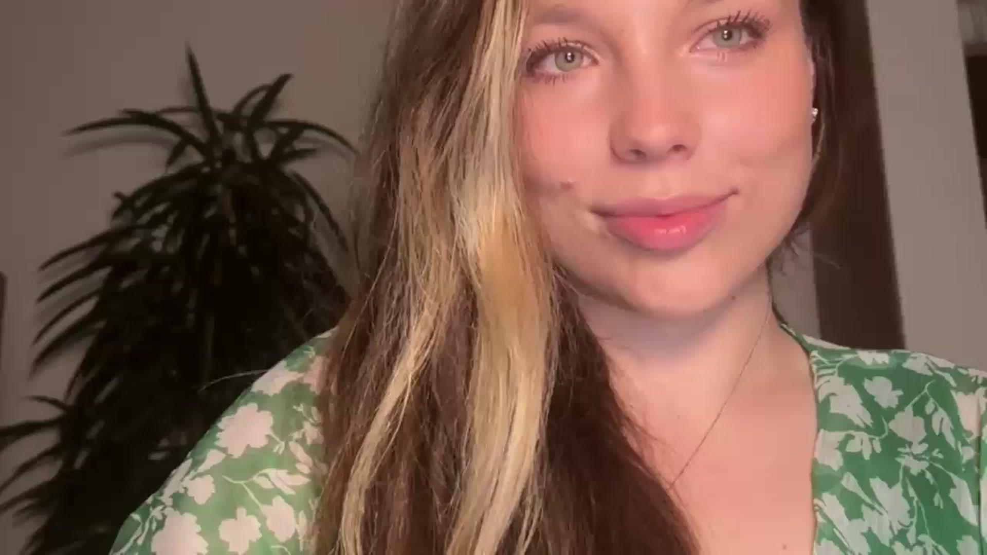 Gallery image thumbnail from SabrinaGolden's myfreecams stream on, 09/26/2024, 20:21 image 5 of 20