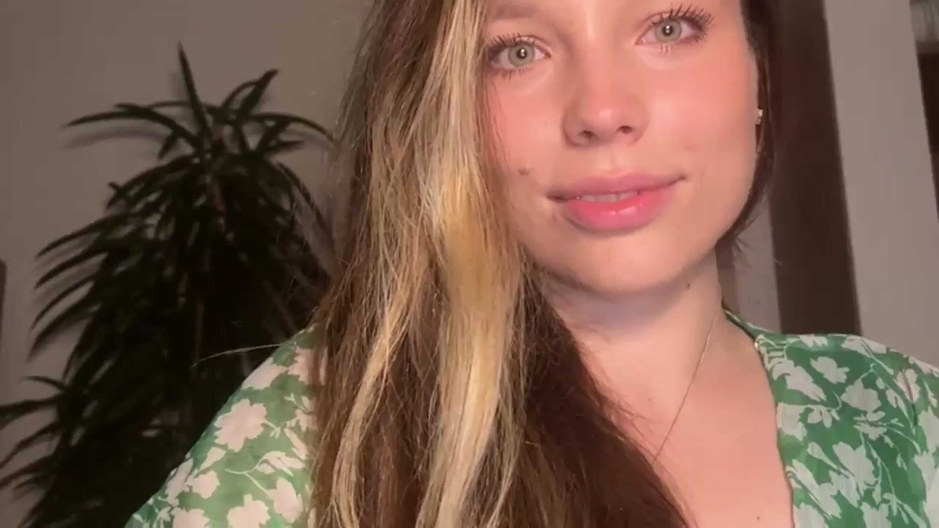 Gallery image thumbnail from SabrinaGolden's myfreecams stream on, 09/26/2024, 20:21 image 6 of 20