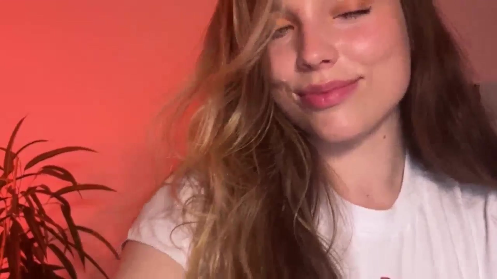 Gallery image thumbnail from SabrinaGolden's myfreecams stream on, 09/27/2024, 19:06 image 4 of 20