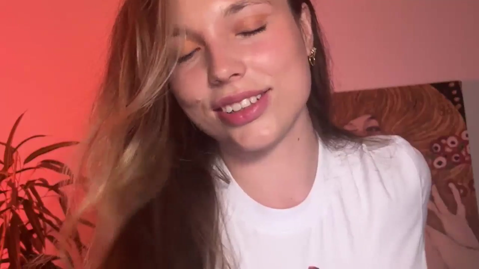 Gallery image thumbnail from SabrinaGolden's myfreecams stream on, 09/27/2024, 19:06 image 6 of 20