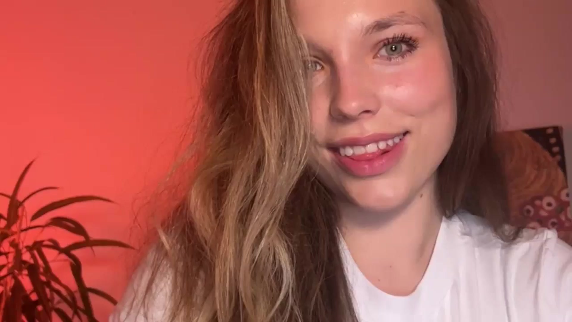 Gallery image thumbnail from SabrinaGolden's myfreecams stream on, 09/27/2024, 19:06 image 10 of 20