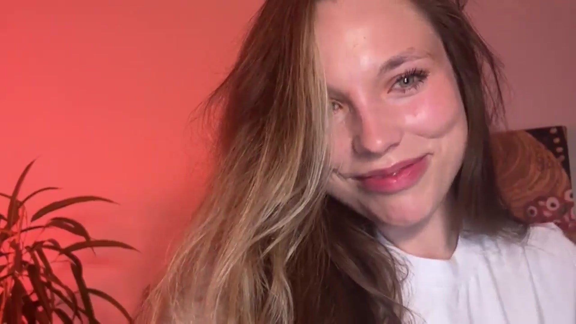 Gallery image thumbnail from SabrinaGolden's myfreecams stream on, 09/27/2024, 19:06 image 16 of 20