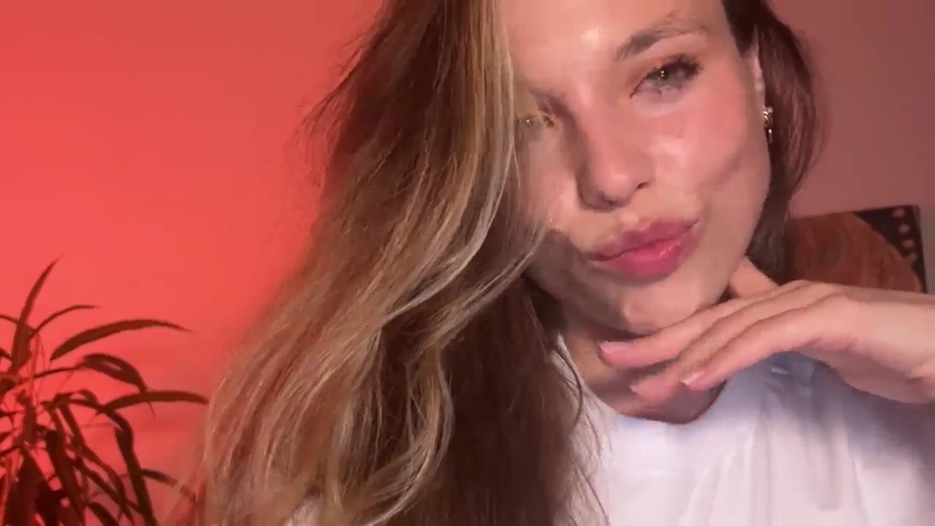 Gallery image thumbnail from SabrinaGolden's myfreecams stream on, 09/27/2024, 19:06 image 14 of 20