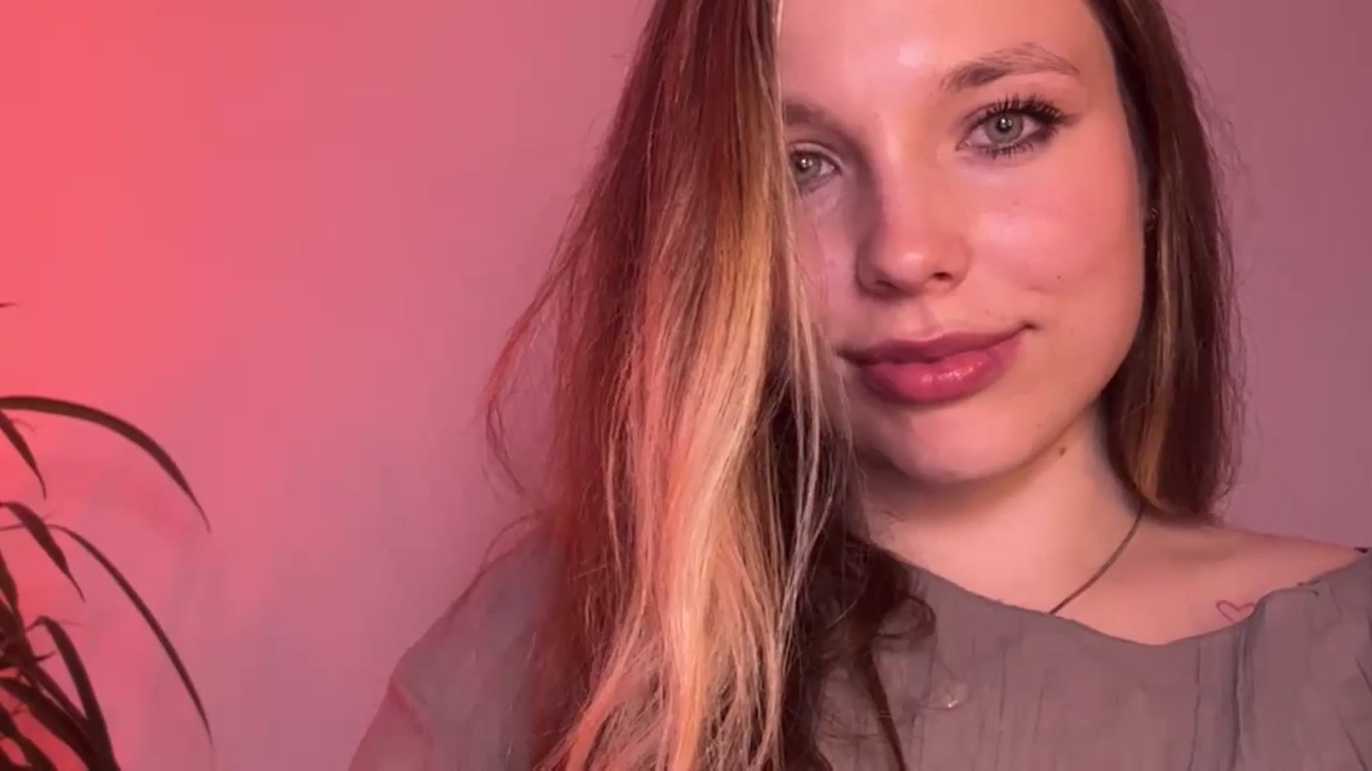 Gallery image thumbnail from SabrinaGolden's myfreecams stream on, 10/19/2024, 21:51 image 6 of 20
