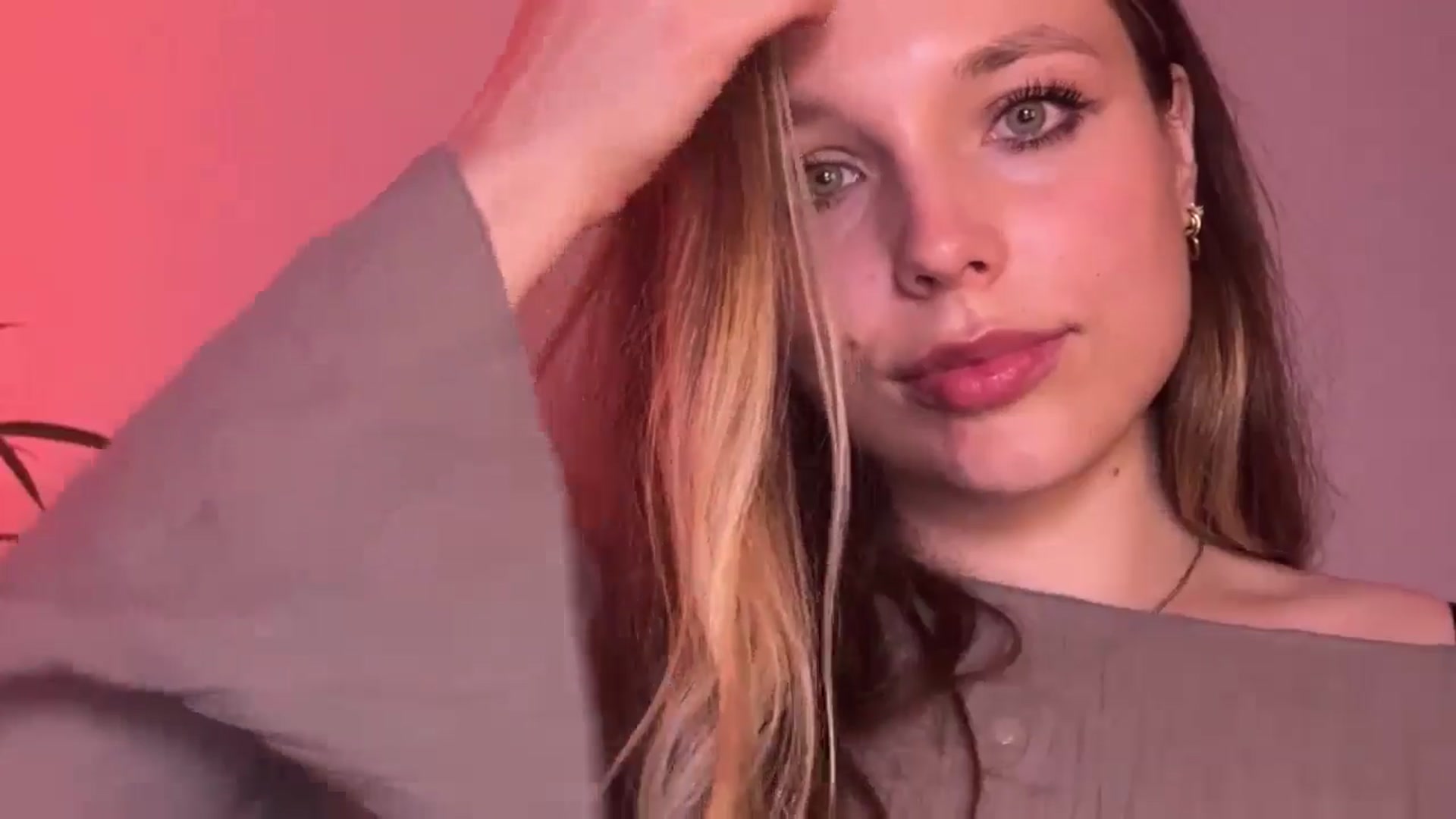 Gallery image thumbnail from SabrinaGolden's myfreecams stream on, 10/19/2024, 21:51 image 8 of 20