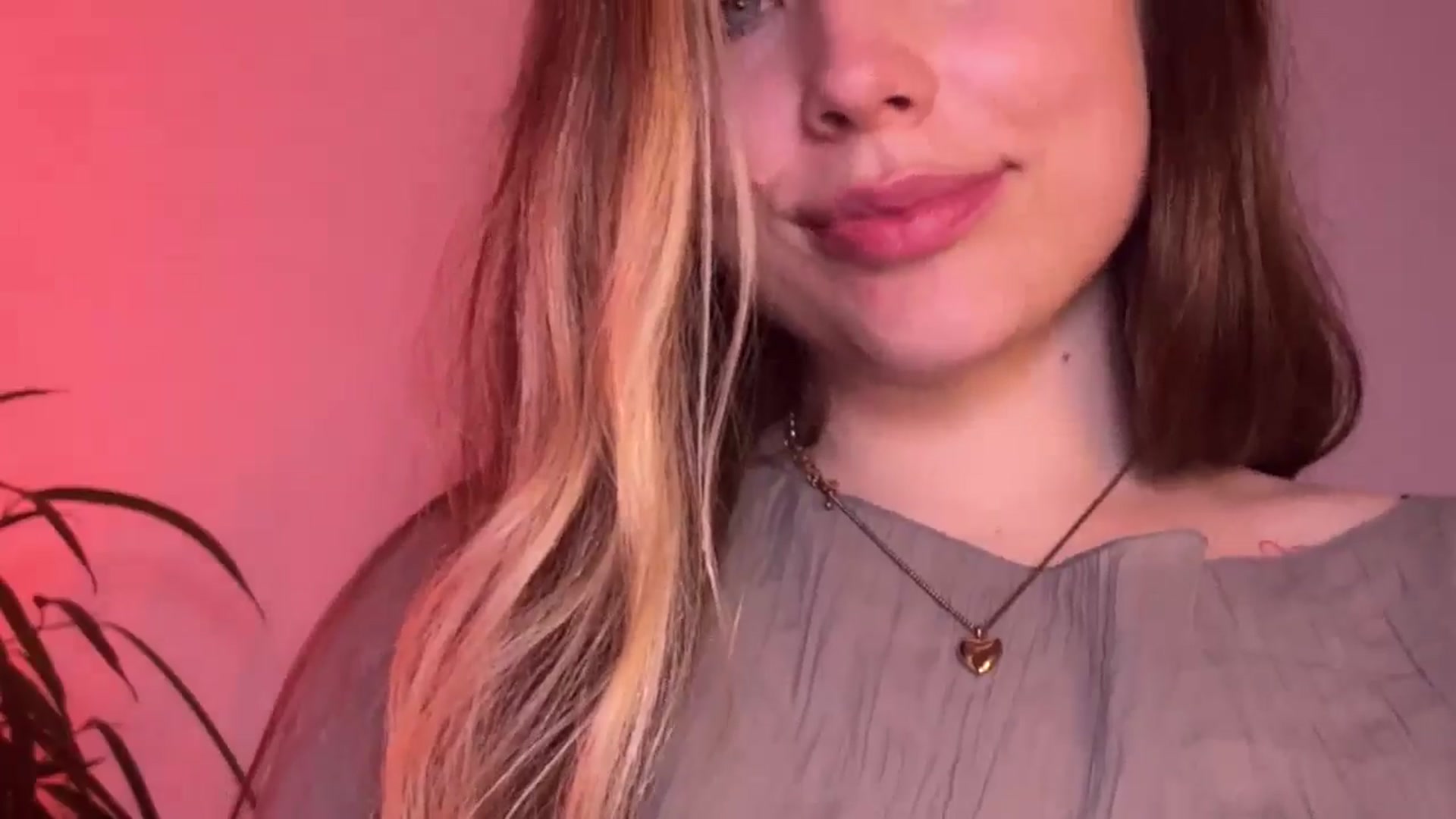 Gallery image thumbnail from SabrinaGolden's myfreecams stream on, 10/19/2024, 21:51 image 19 of 20