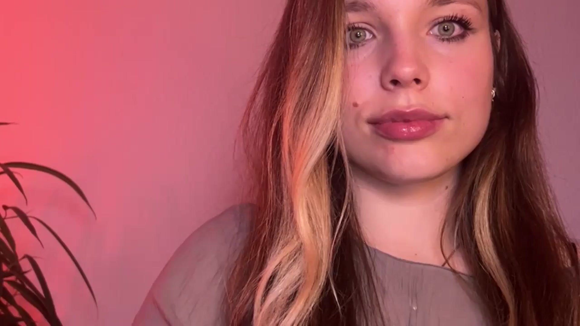 Gallery image thumbnail from SabrinaGolden's myfreecams stream on, 10/19/2024, 21:51 image 1 of 20