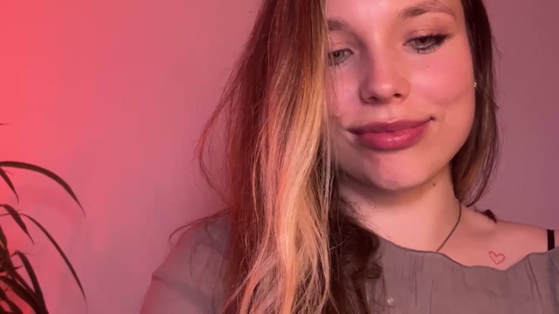 Gallery image thumbnail from SabrinaGolden's myfreecams stream on, 10/19/2024, 21:51 image 5 of 20