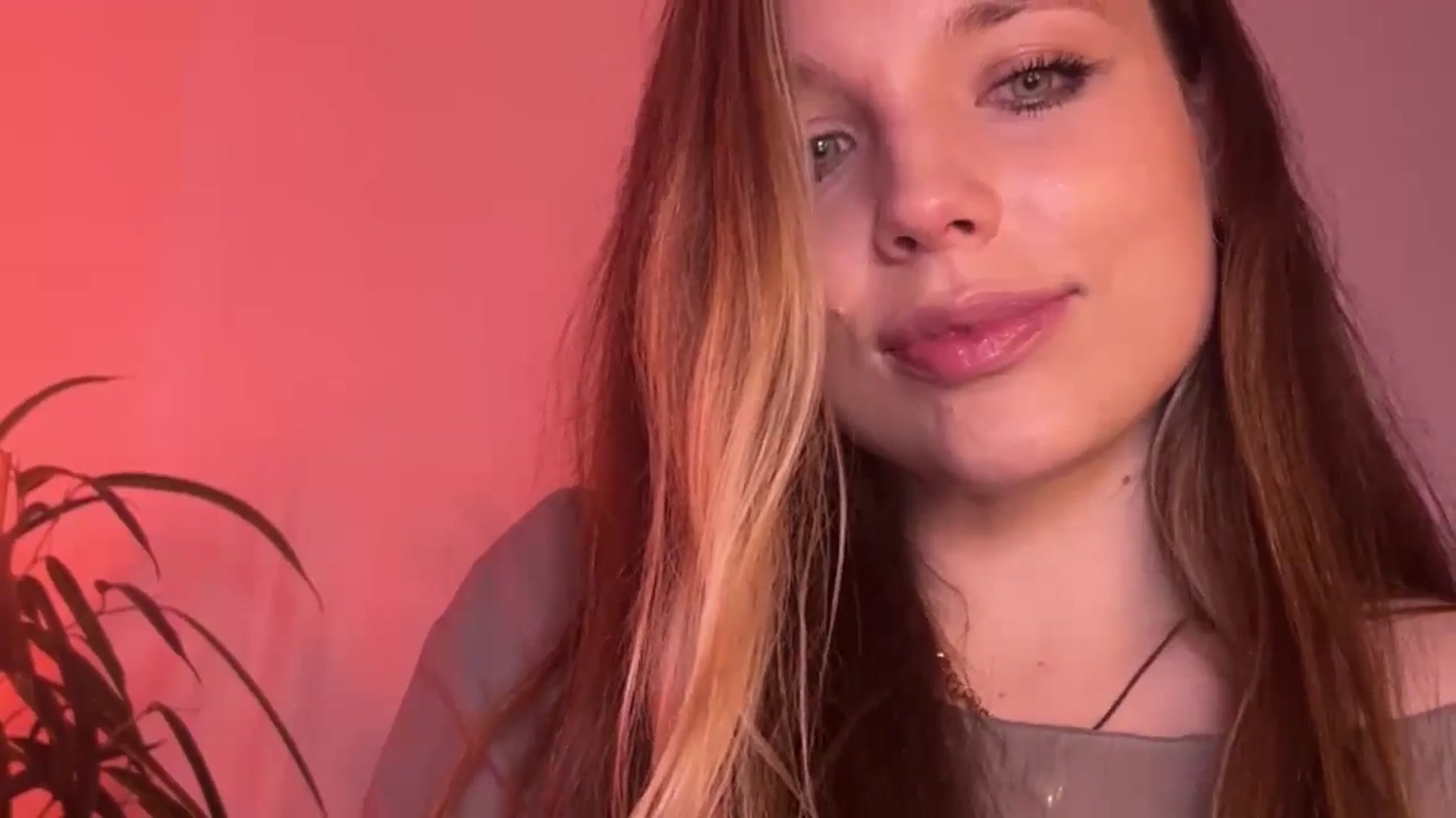 Gallery image thumbnail from SabrinaGolden's myfreecams stream on, 10/19/2024, 23:20 image 11 of 20