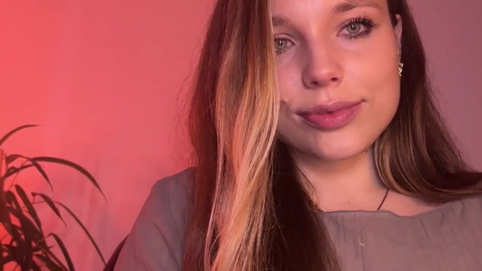 Gallery image thumbnail from SabrinaGolden's myfreecams stream on, 10/19/2024, 23:20 image 5 of 20