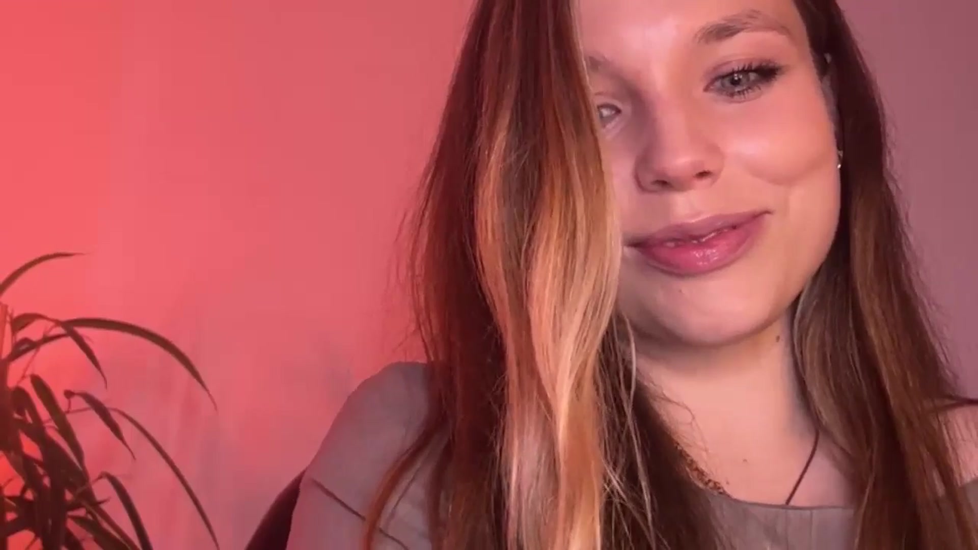 Gallery image thumbnail from SabrinaGolden's myfreecams stream on, 10/19/2024, 23:20 image 10 of 20