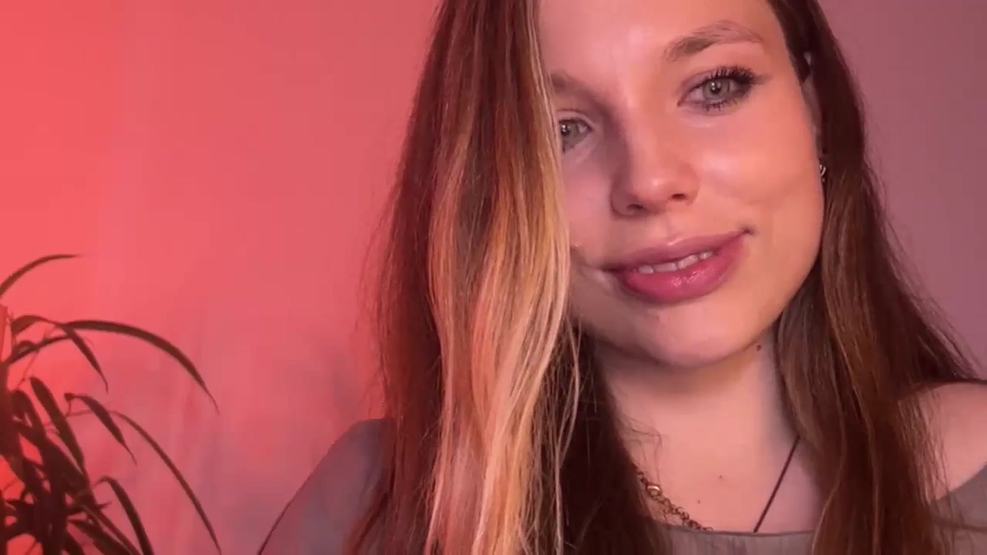 Gallery image thumbnail from SabrinaGolden's myfreecams stream on, 10/19/2024, 23:20 image 9 of 20