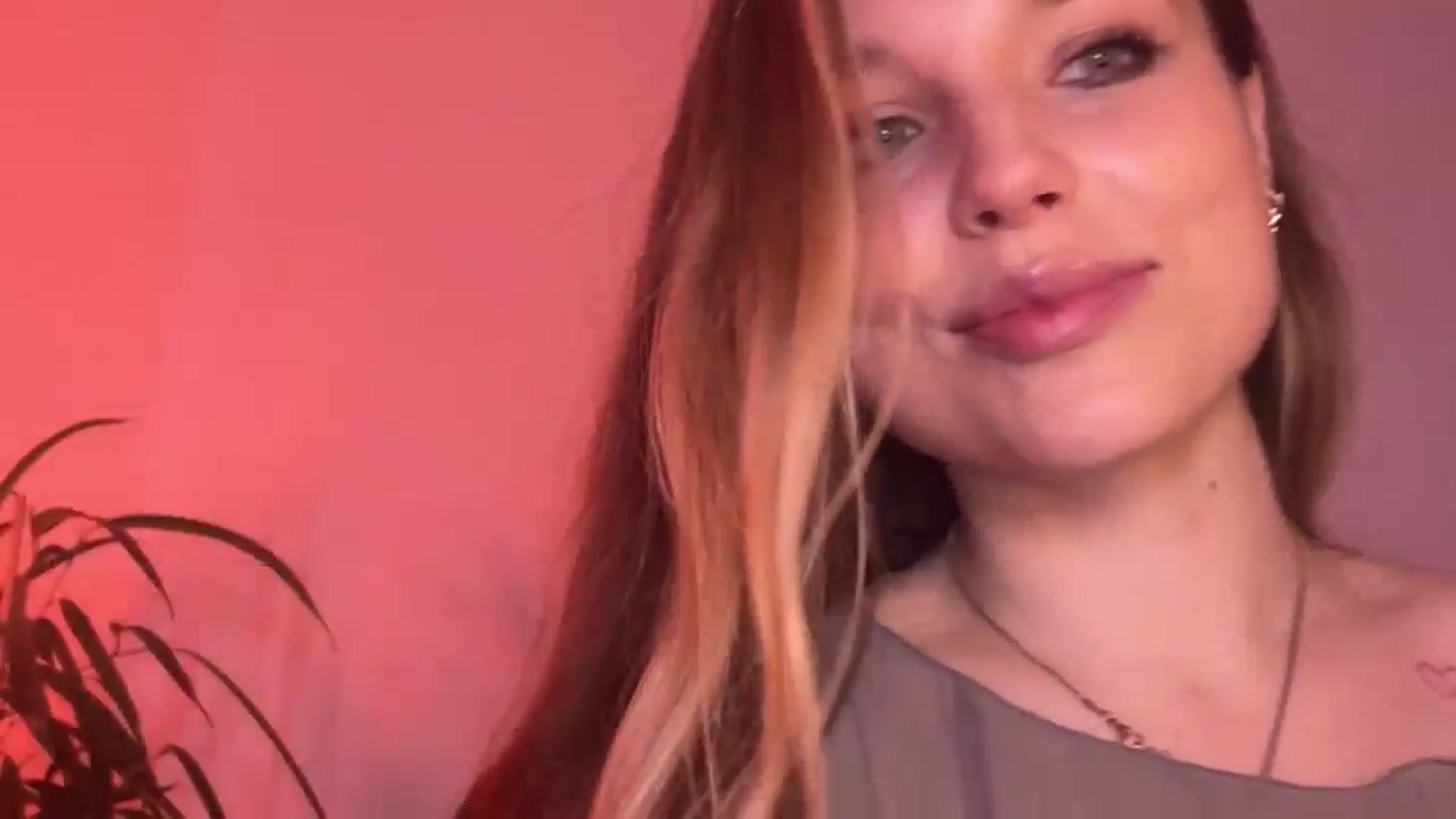 Gallery image thumbnail from SabrinaGolden's myfreecams stream on, 10/19/2024, 23:20 image 19 of 20