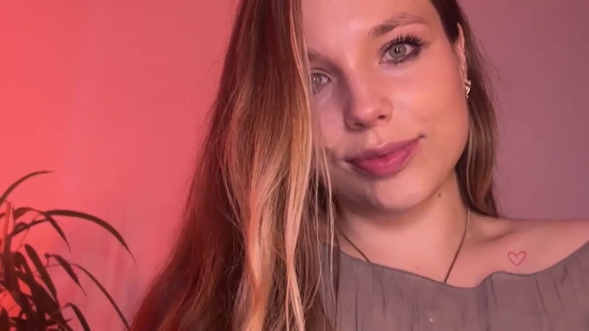 Gallery image thumbnail from SabrinaGolden's myfreecams stream on, 10/19/2024, 23:20 image 20 of 20