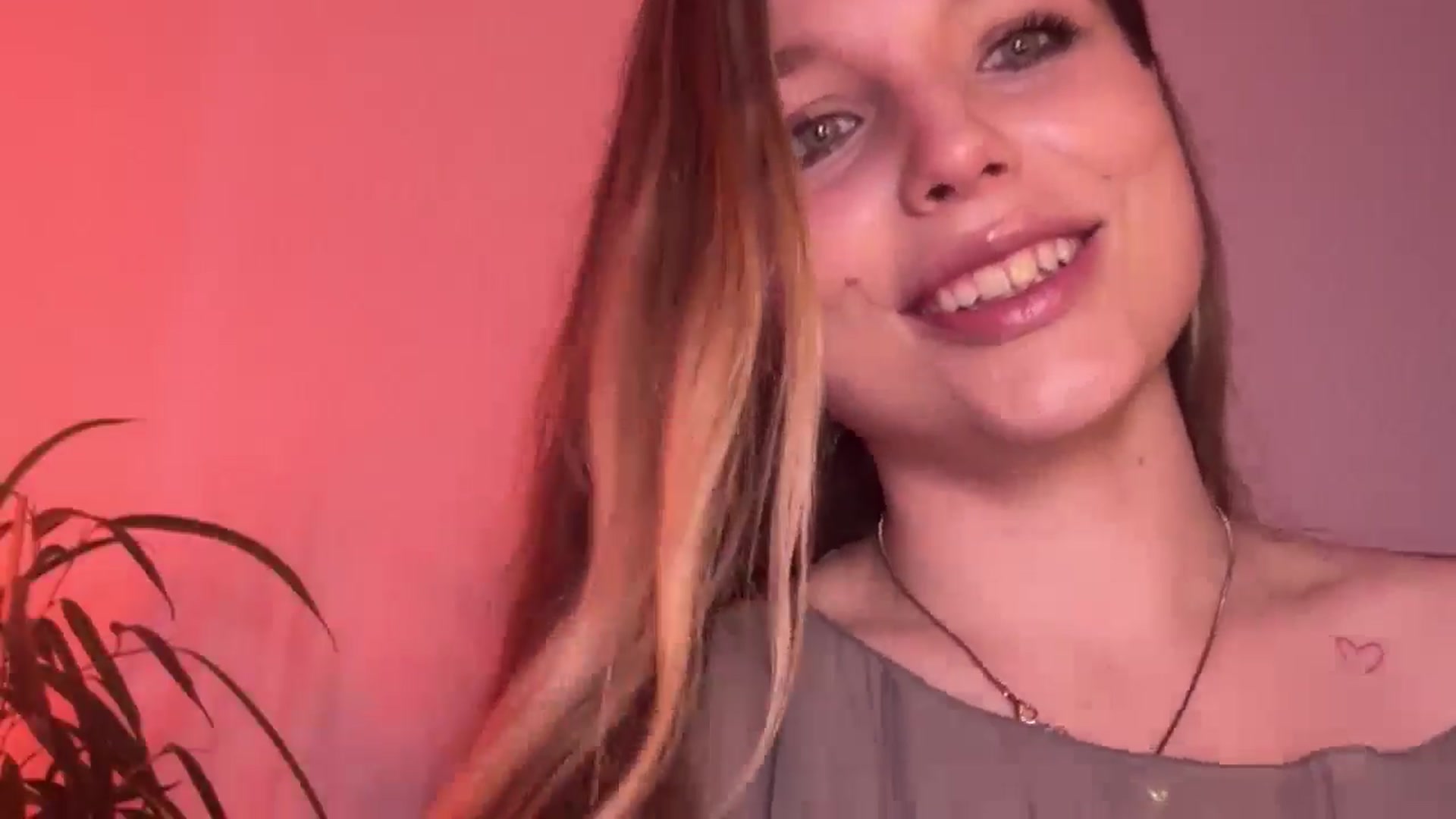 Gallery image thumbnail from SabrinaGolden's myfreecams stream on, 10/19/2024, 23:20 image 18 of 20