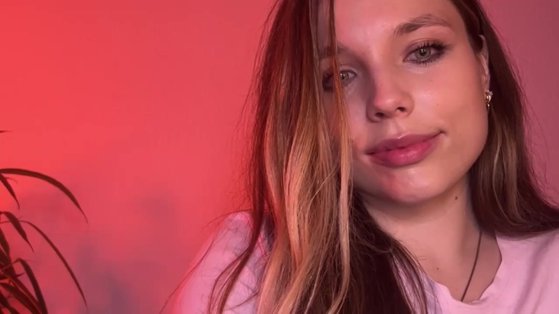 Gallery image thumbnail from SabrinaGolden's myfreecams stream on, 10/20/2024, 01:00 image 18 of 20