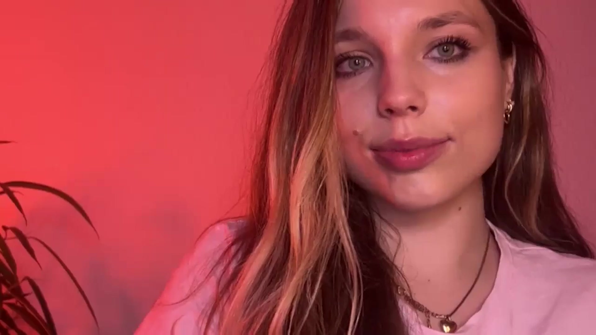Gallery image thumbnail from SabrinaGolden's myfreecams stream on, 10/20/2024, 01:00 image 11 of 20