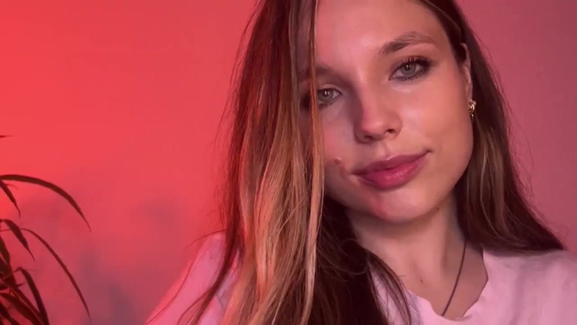Gallery image thumbnail from SabrinaGolden's myfreecams stream on, 10/20/2024, 01:00 image 17 of 20