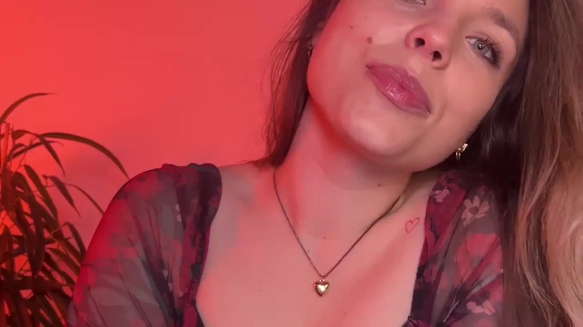 Gallery image thumbnail from SabrinaGolden's myfreecams stream on, 10/20/2024, 23:25 image 7 of 20