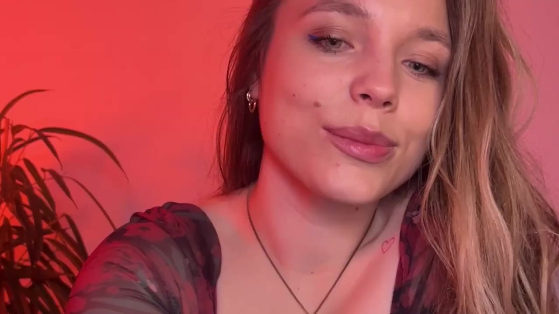 Gallery image thumbnail from SabrinaGolden's myfreecams stream on, 10/20/2024, 23:25 image 9 of 20
