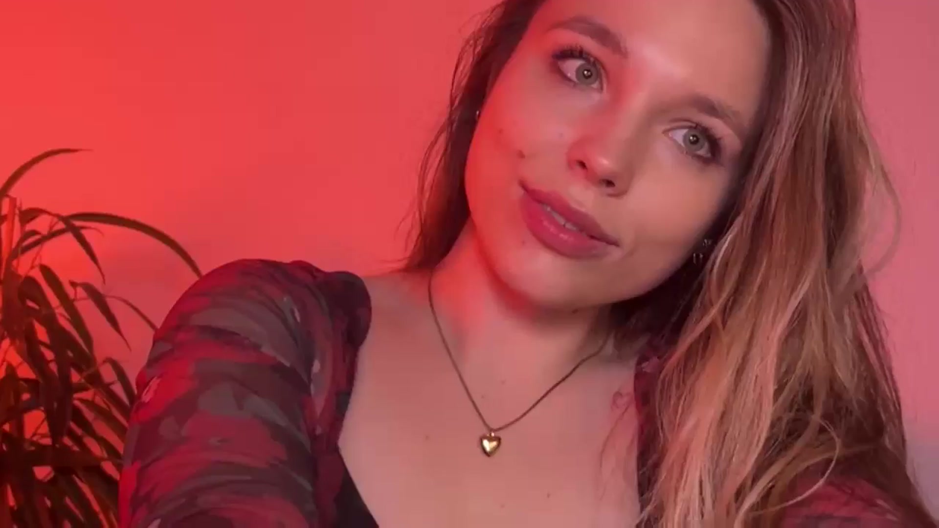 Gallery image thumbnail from SabrinaGolden's myfreecams stream on, 10/20/2024, 23:25 image 13 of 20