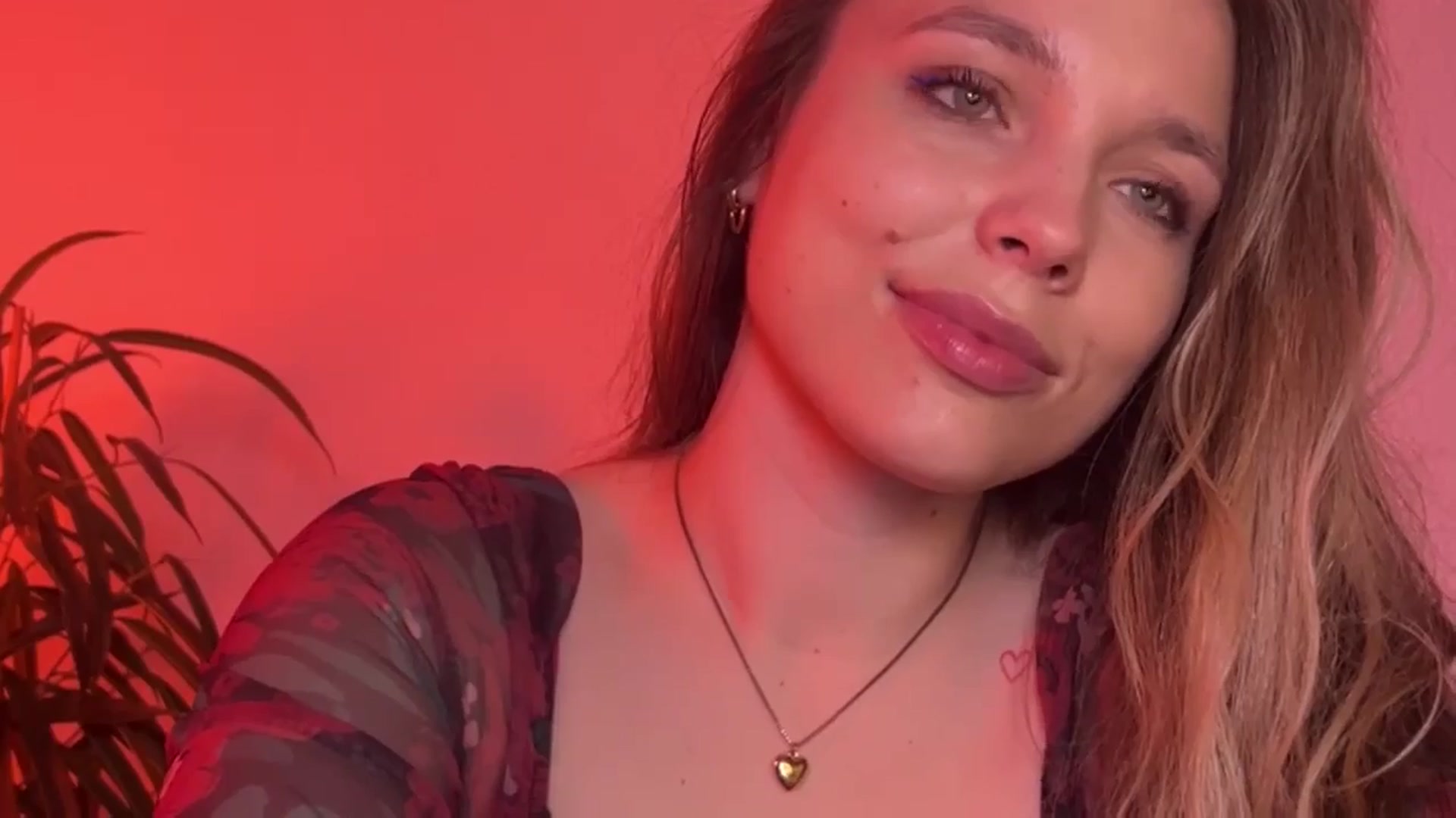 Gallery image thumbnail from SabrinaGolden's myfreecams stream on, 10/20/2024, 23:25 image 10 of 20