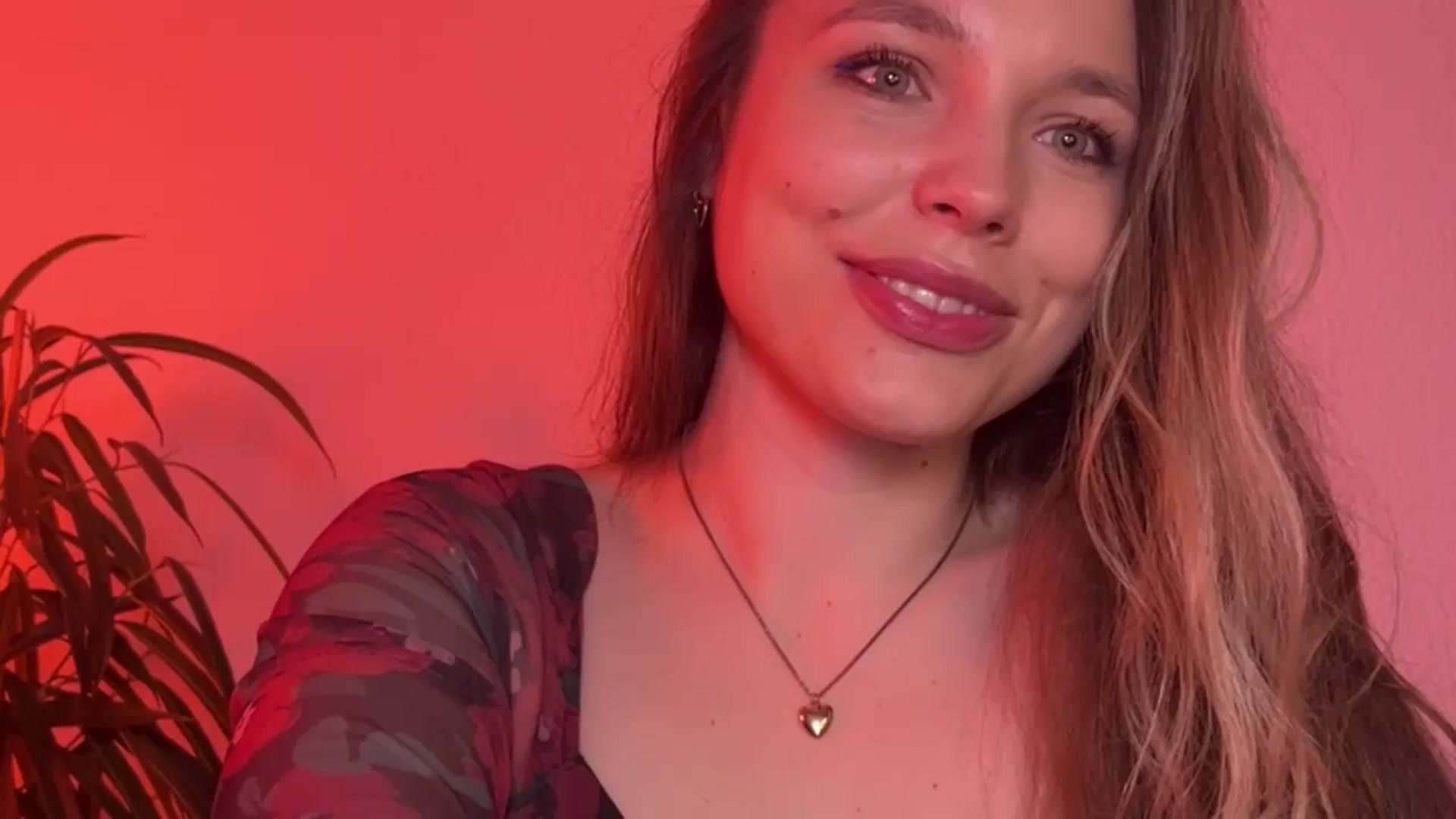 Gallery image thumbnail from SabrinaGolden's myfreecams stream on, 10/20/2024, 23:25 image 15 of 20