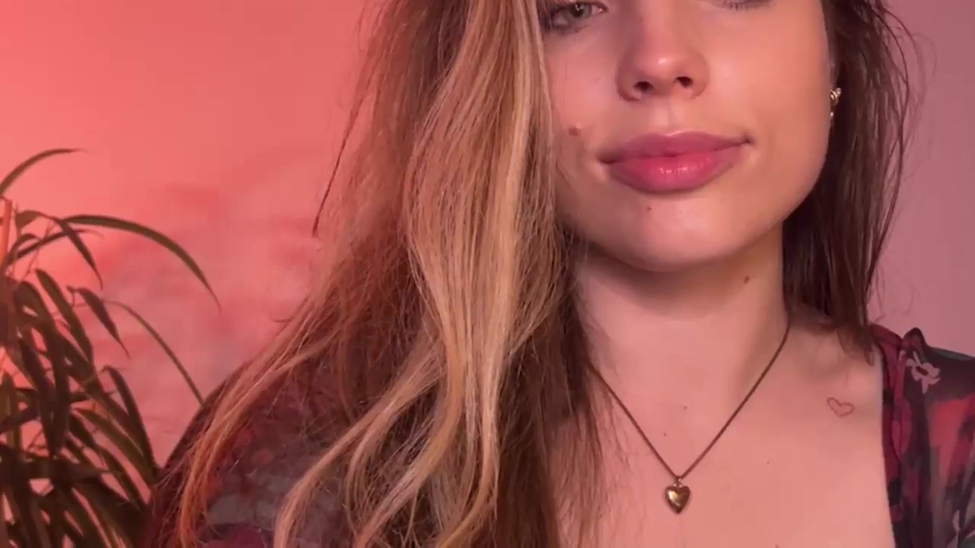 Gallery image thumbnail from SabrinaGolden's myfreecams stream on, 10/20/2024, 23:45 image 11 of 20