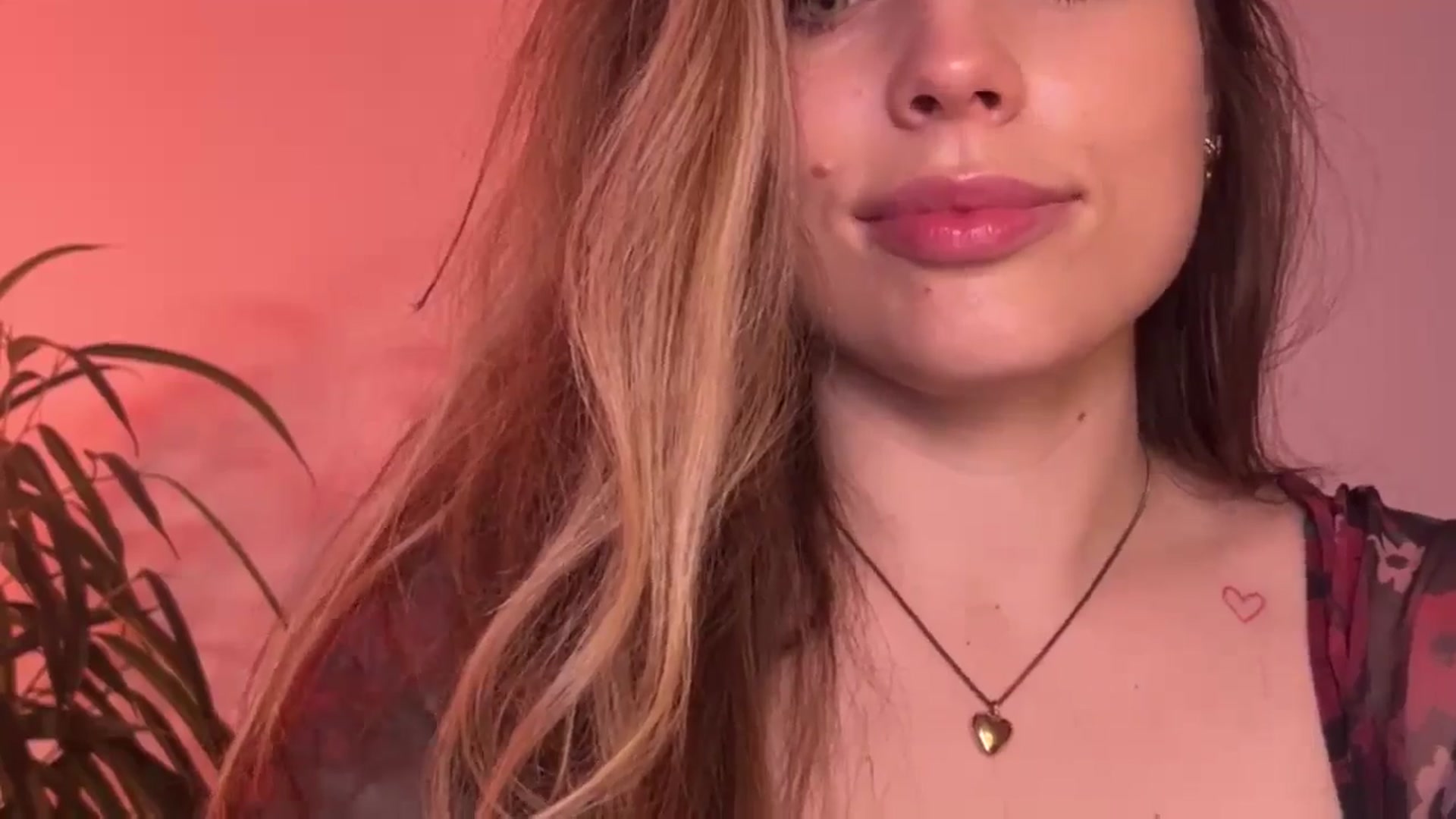 Gallery image thumbnail from SabrinaGolden's myfreecams stream on, 10/20/2024, 23:45 image 15 of 20
