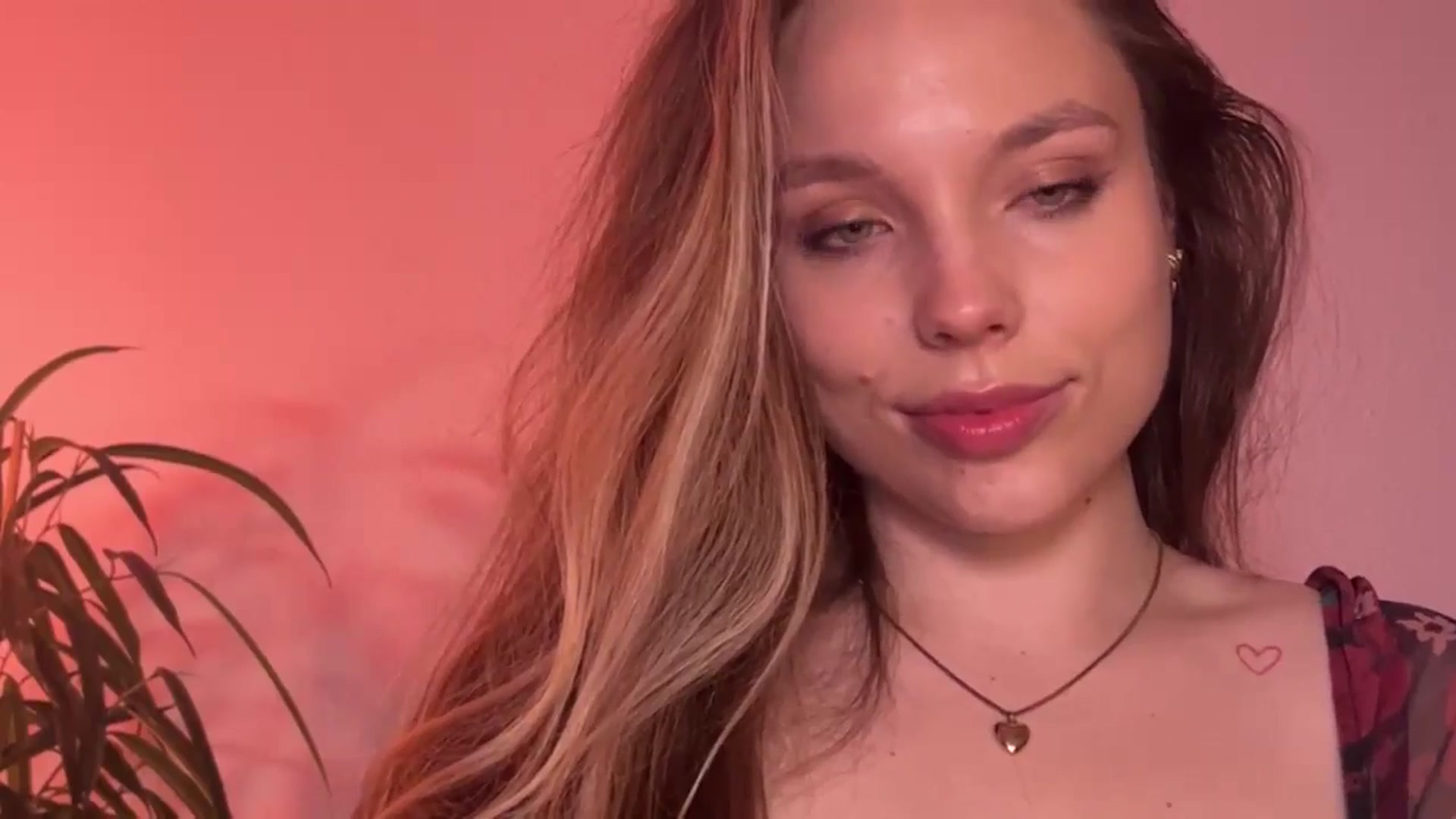 Gallery image thumbnail from SabrinaGolden's myfreecams stream on, 10/20/2024, 23:45 image 2 of 20