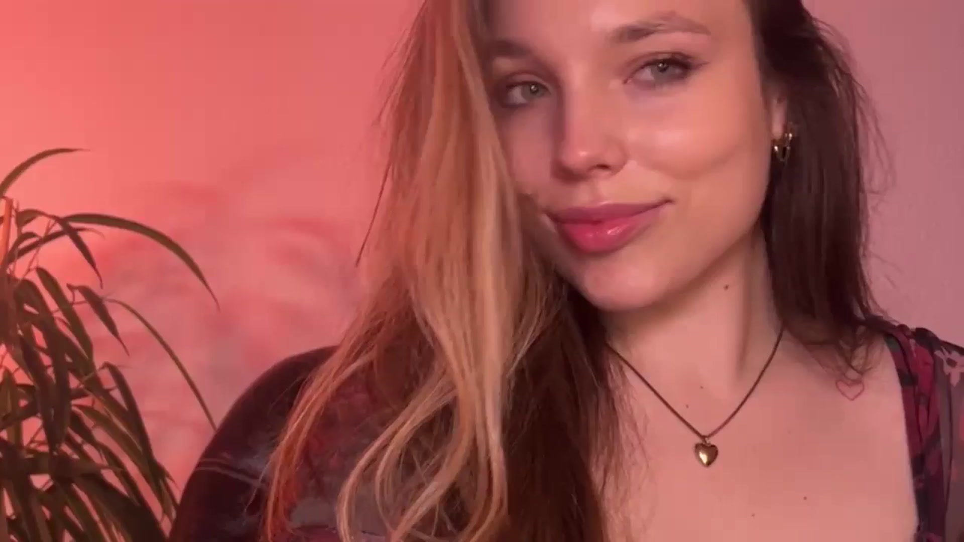 Gallery image thumbnail from SabrinaGolden's myfreecams stream on, 10/20/2024, 23:45 image 12 of 20