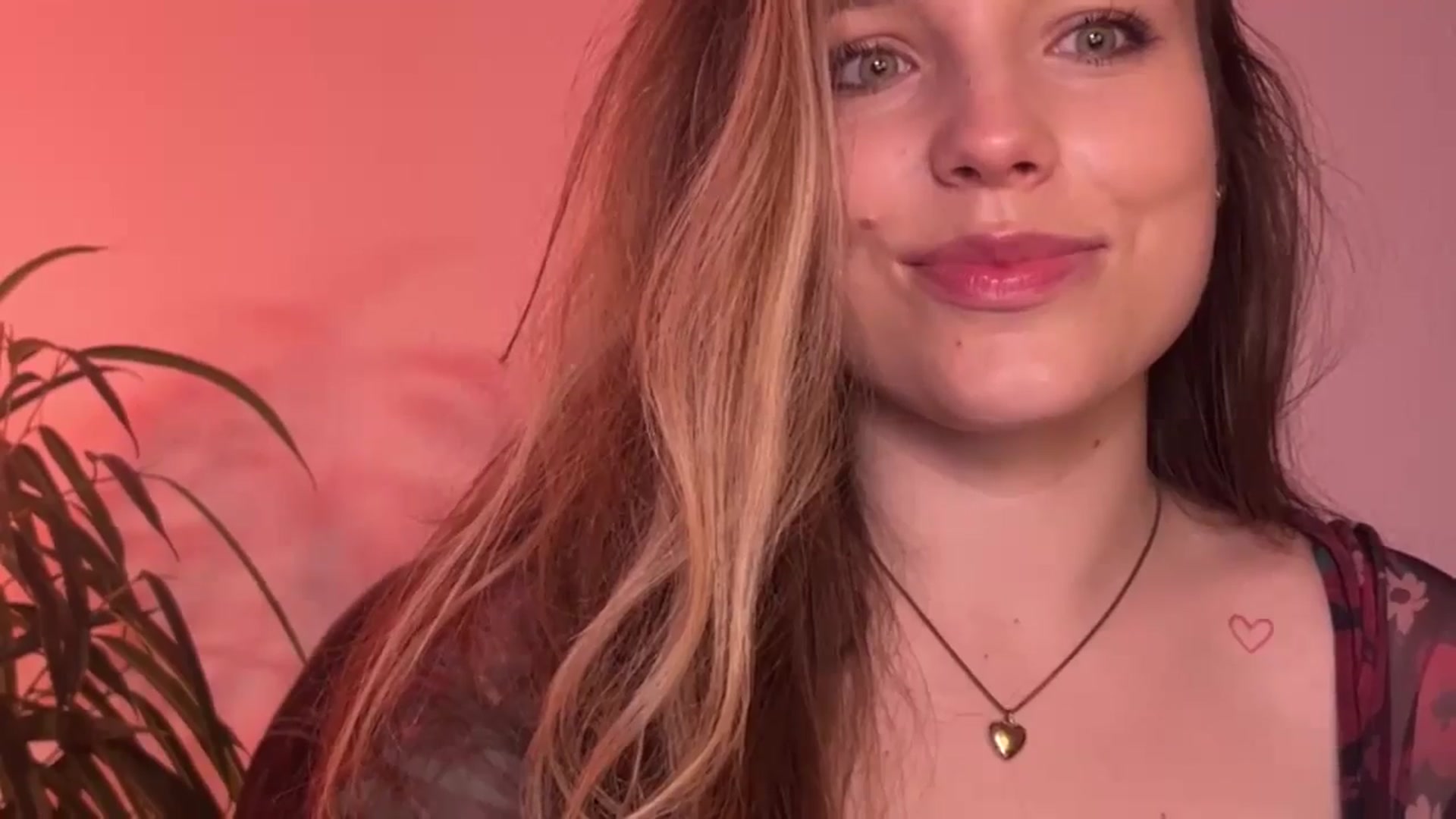 Gallery image thumbnail from SabrinaGolden's myfreecams stream on, 10/20/2024, 23:45 image 17 of 20